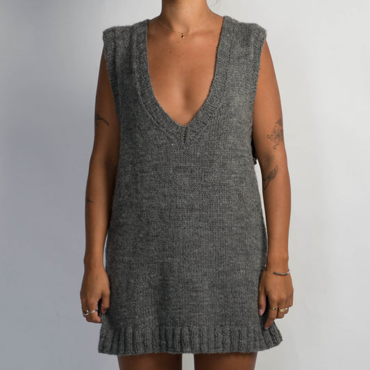 GREY KNIT SWEATER VEST
