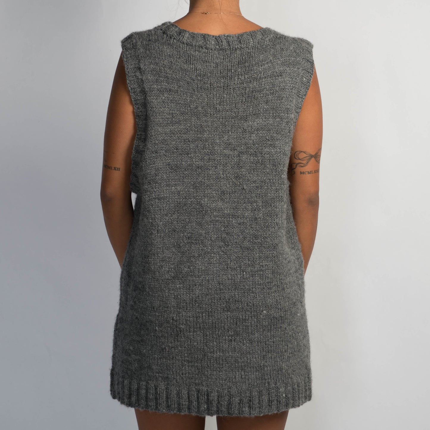 GREY KNIT SWEATER VEST
