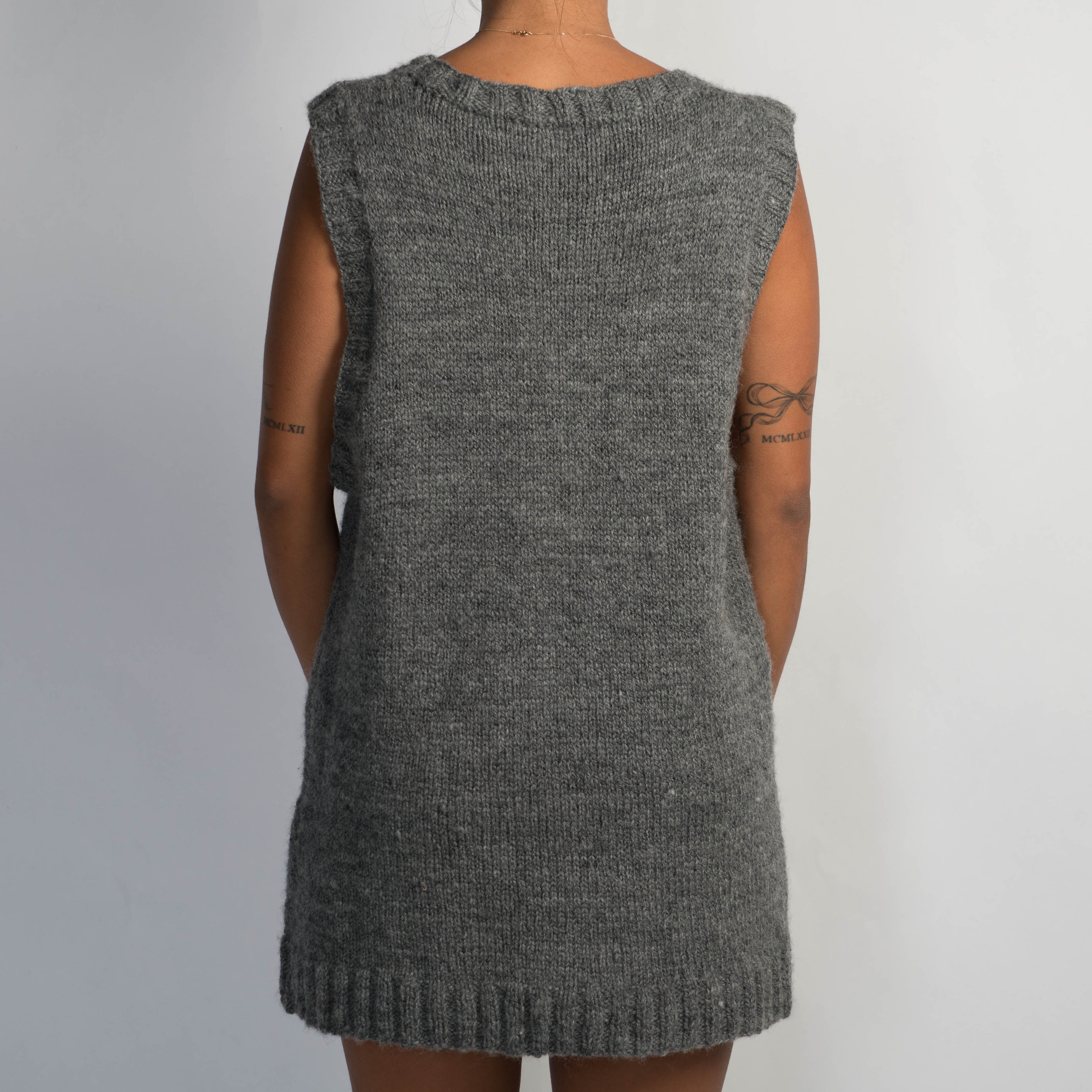 GREY KNIT SWEATER VEST