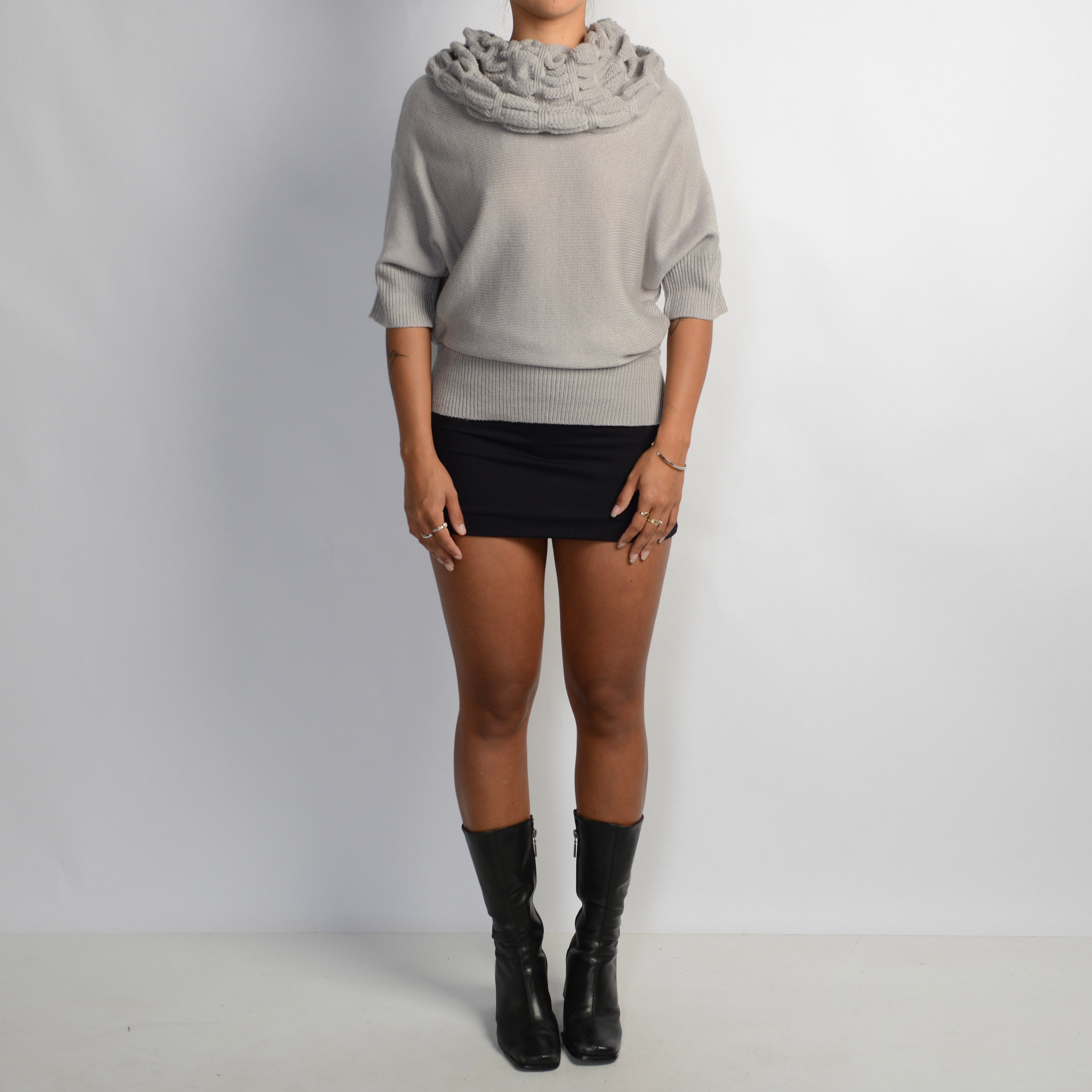 GREY KNIT TURTLENECK TOP