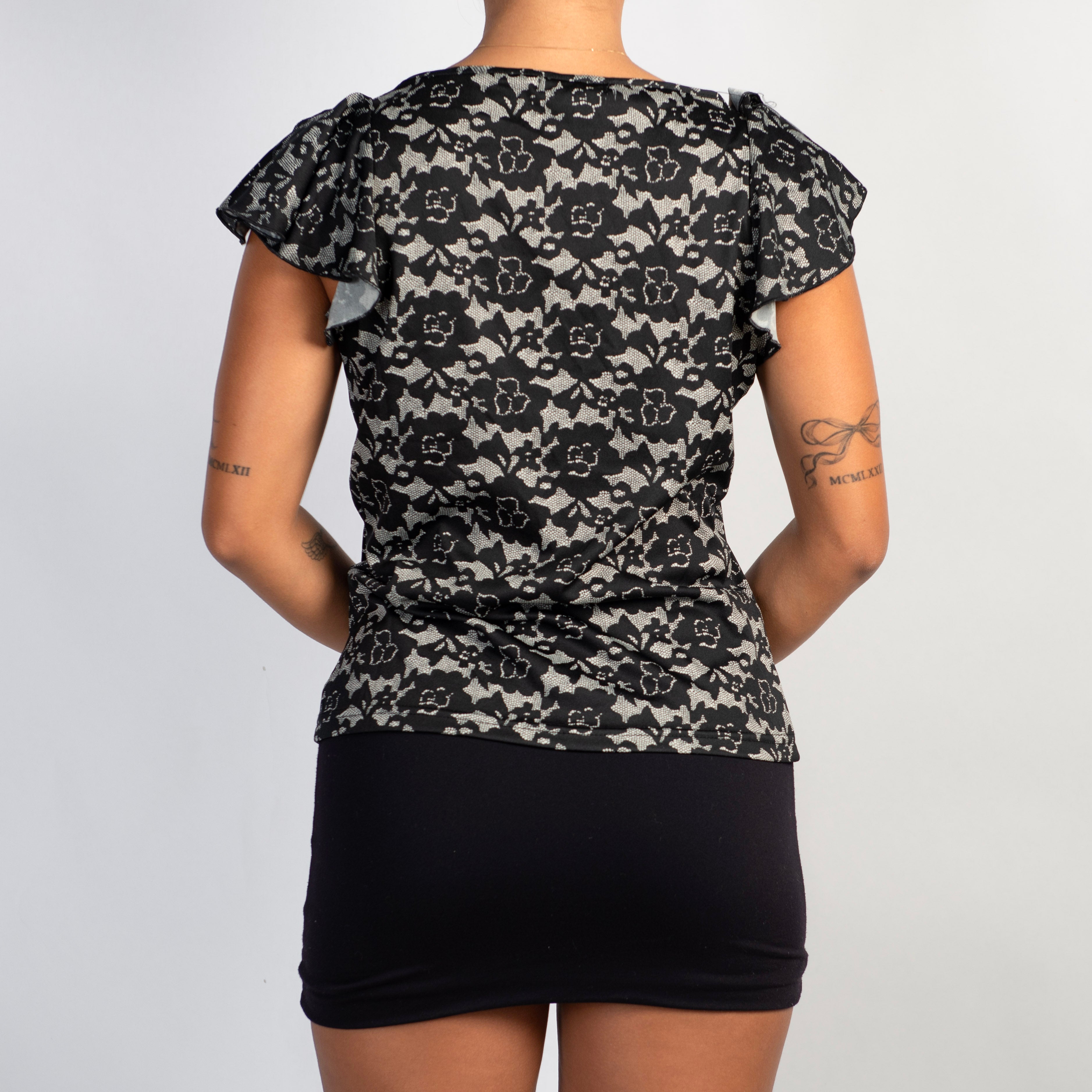LACE PATTERN STRETCH TOP