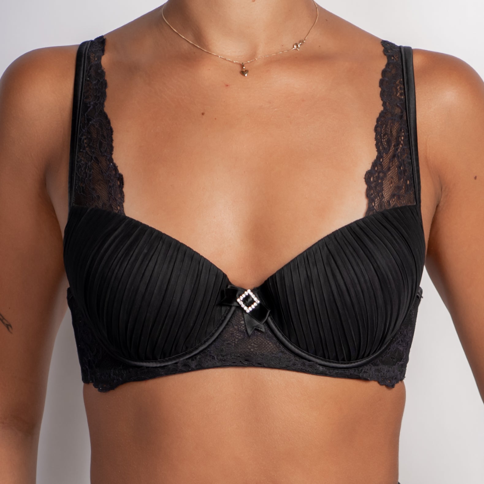 BLACK UNDERLAY BRA