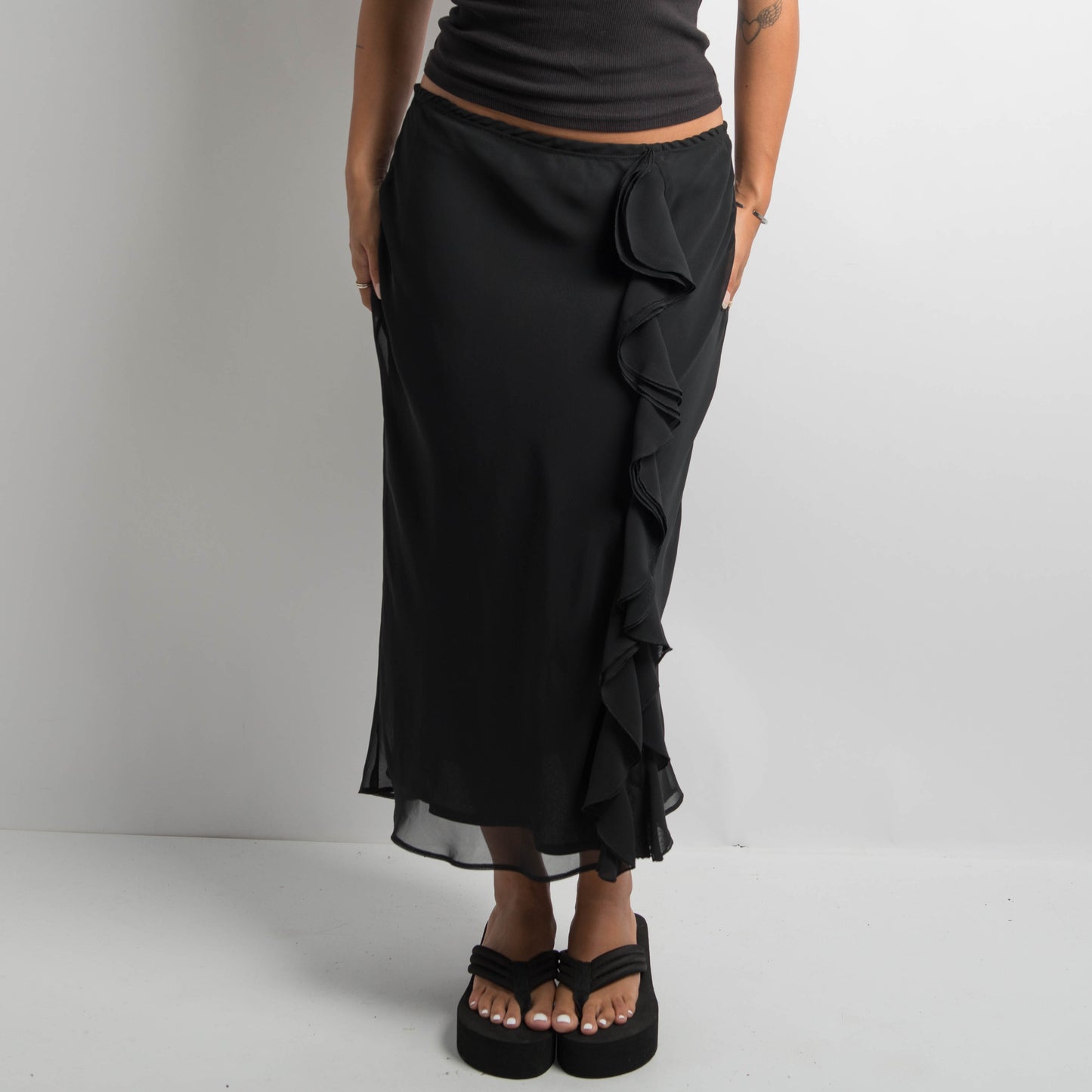 BLACK RUFFLE MIDI SKIRT