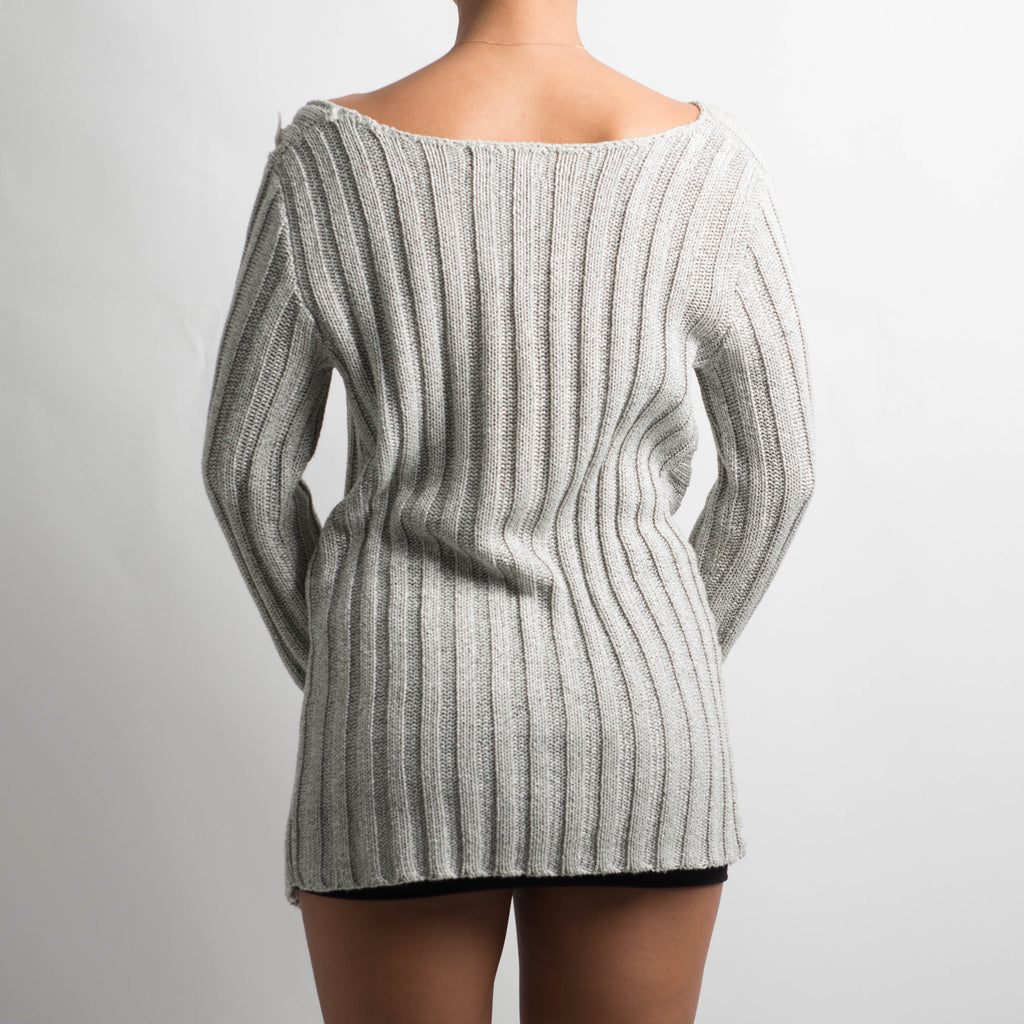 GREY BUTTON KNIT TOP