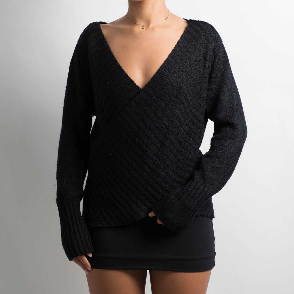 BLACK KNIT SWEATER