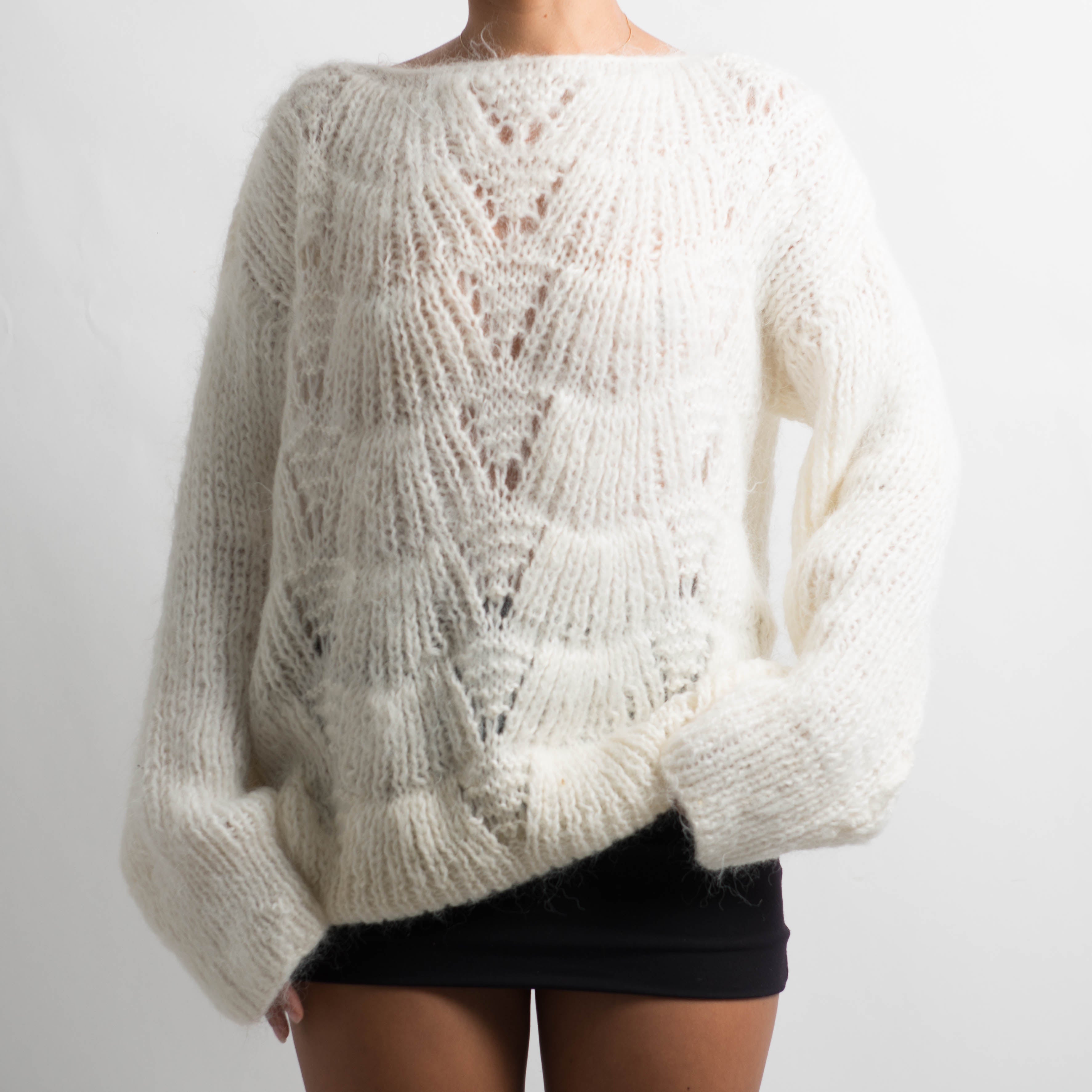 WHITE CHUNKY KNIT SWEATER