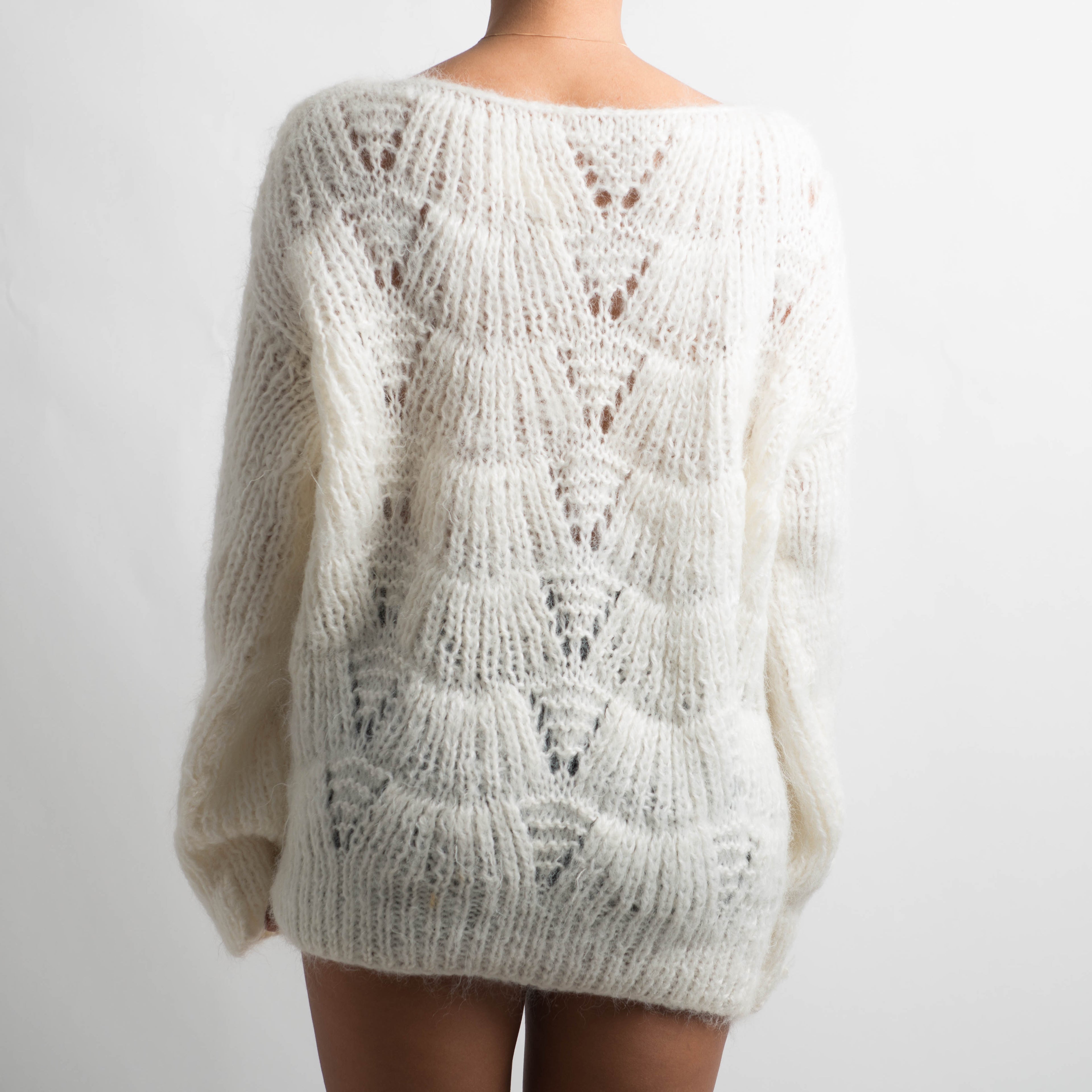 WHITE CHUNKY KNIT SWEATER
