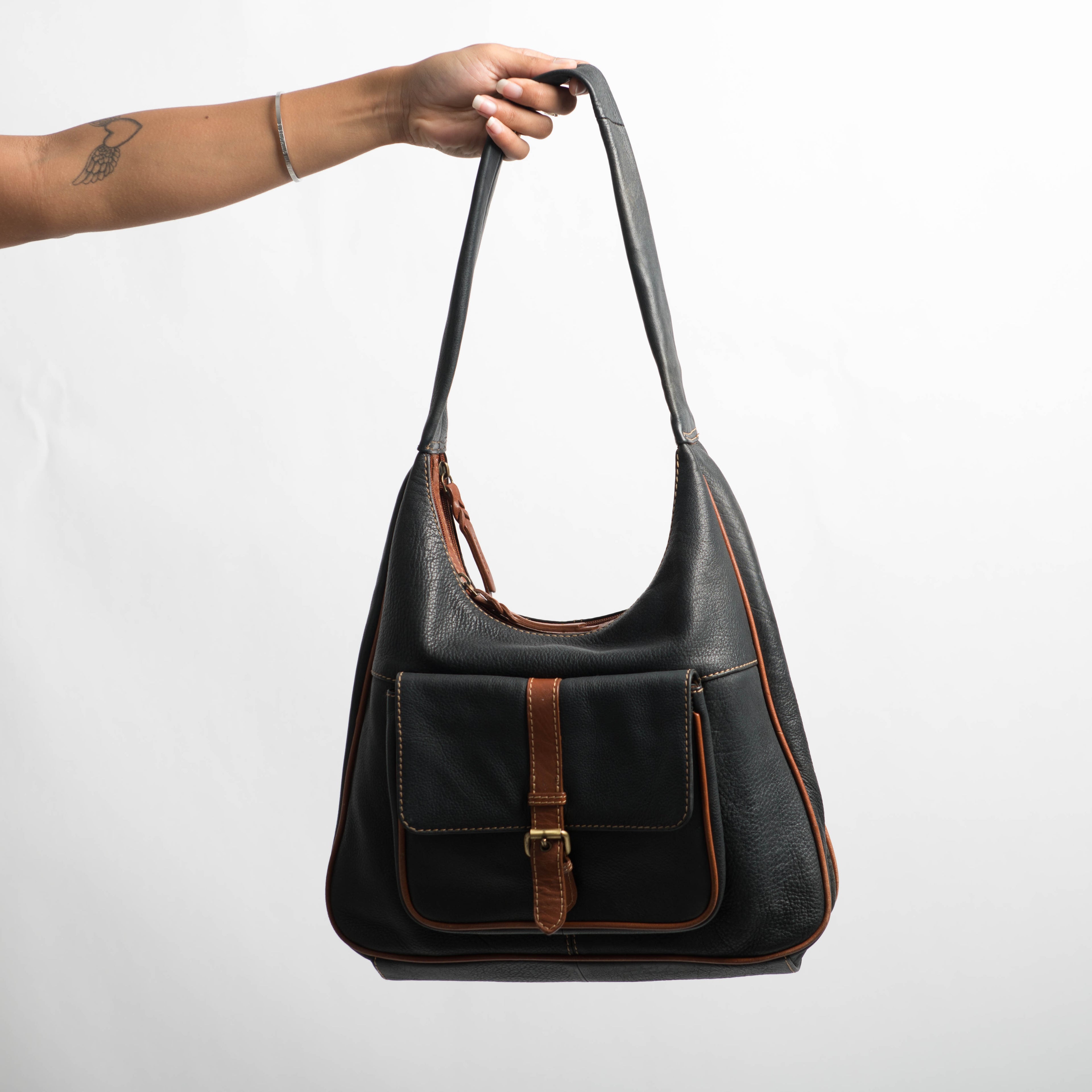 BLACK LEATHER SHOULDER BAG