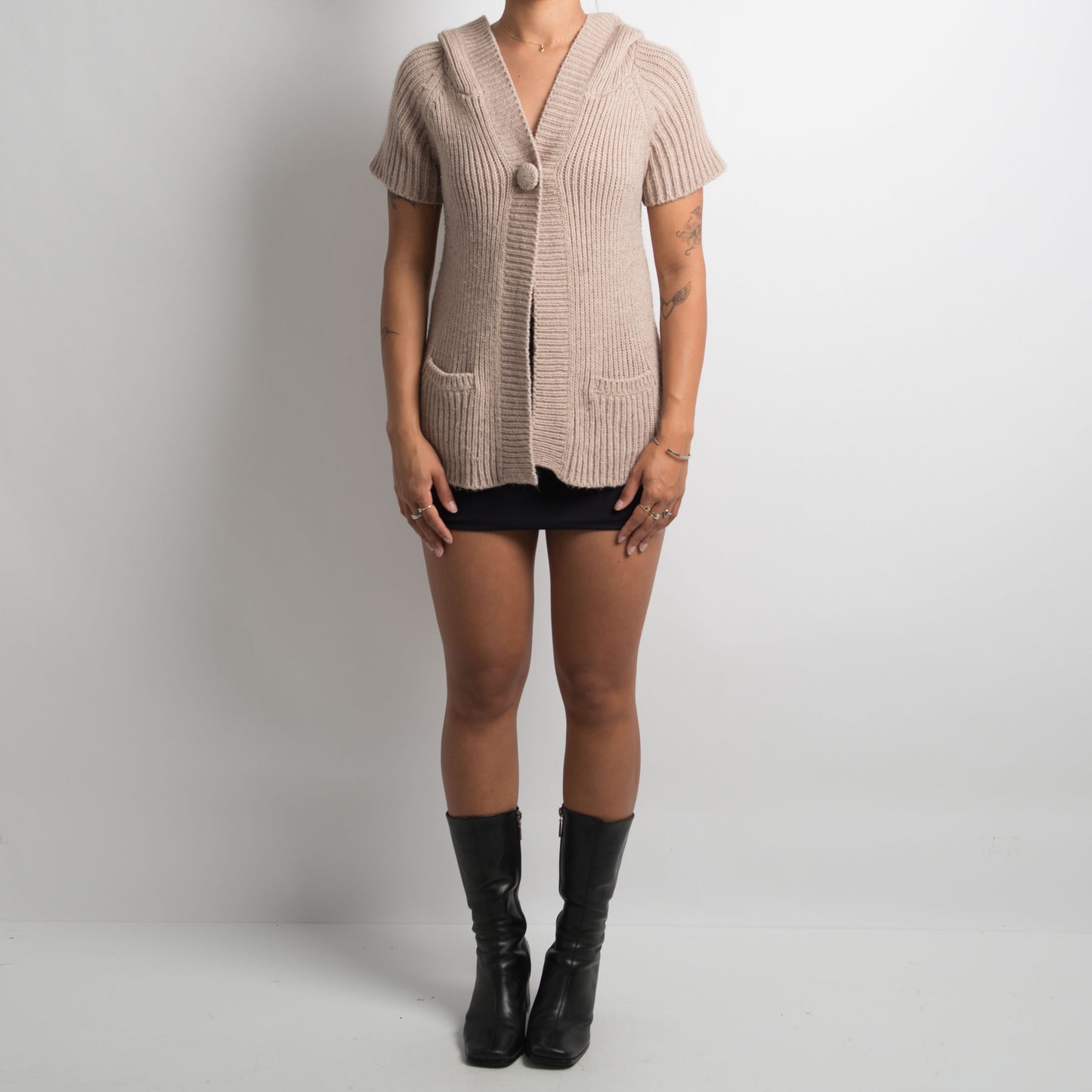 BEIGE SHORT SLEEVE HOODED KNIT