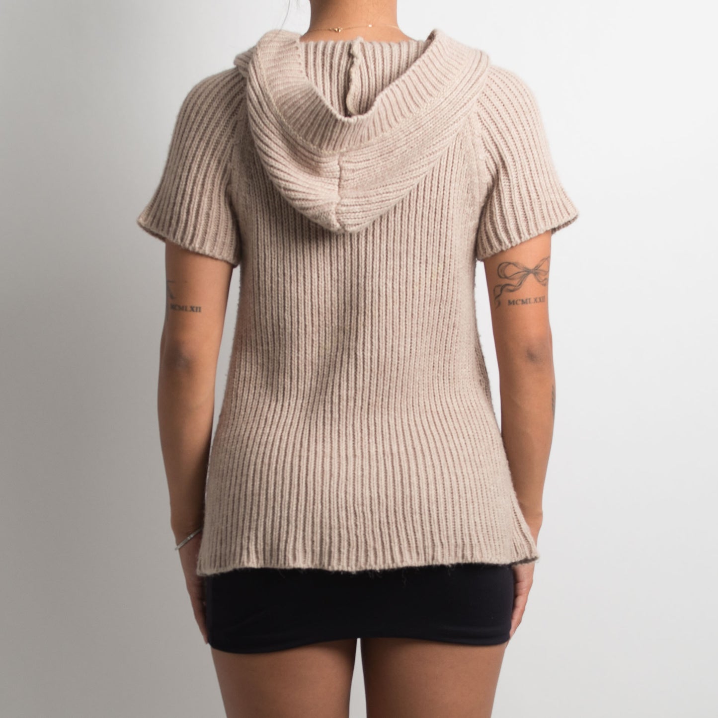 BEIGE SHORT SLEEVE HOODED KNIT