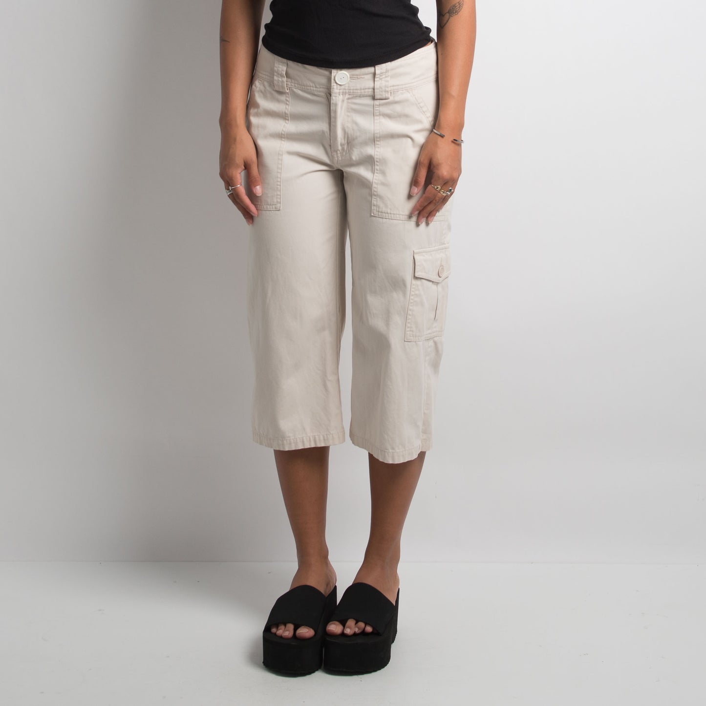 CREAM CAPRI CARGO PANTS