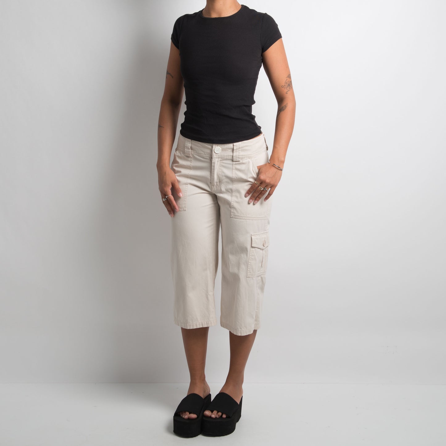 CREAM CAPRI CARGO PANTS