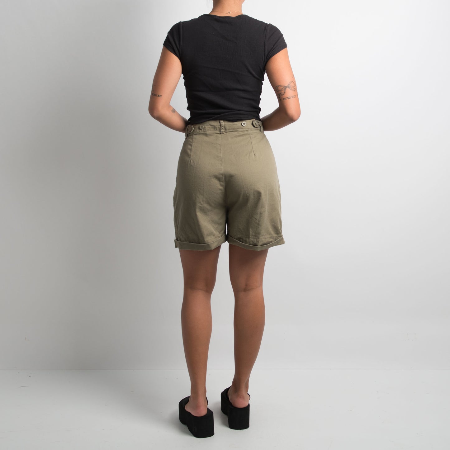 KHAKI HIGH RISE SHORTS