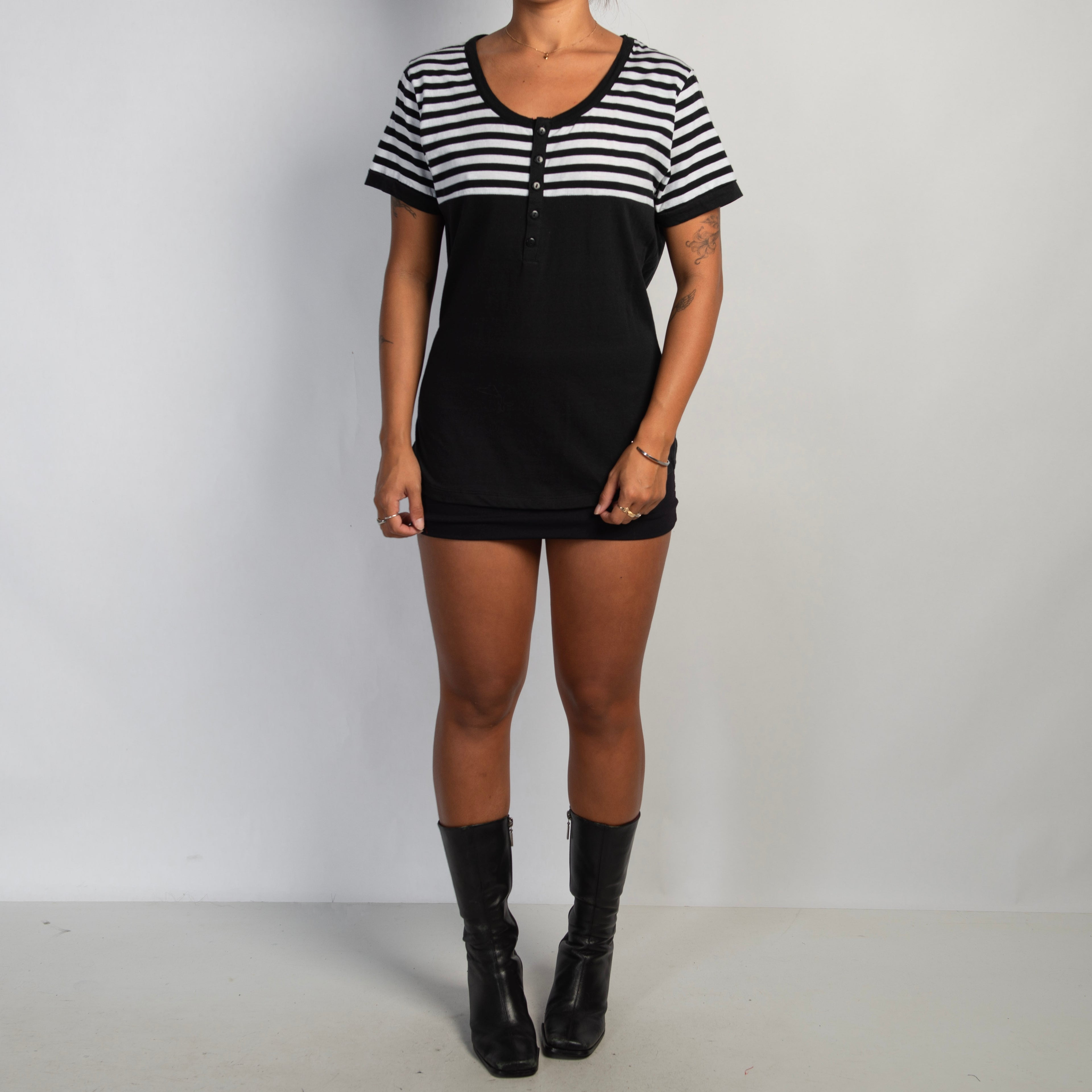 B&W STRIPE HENLEY TSHIRT