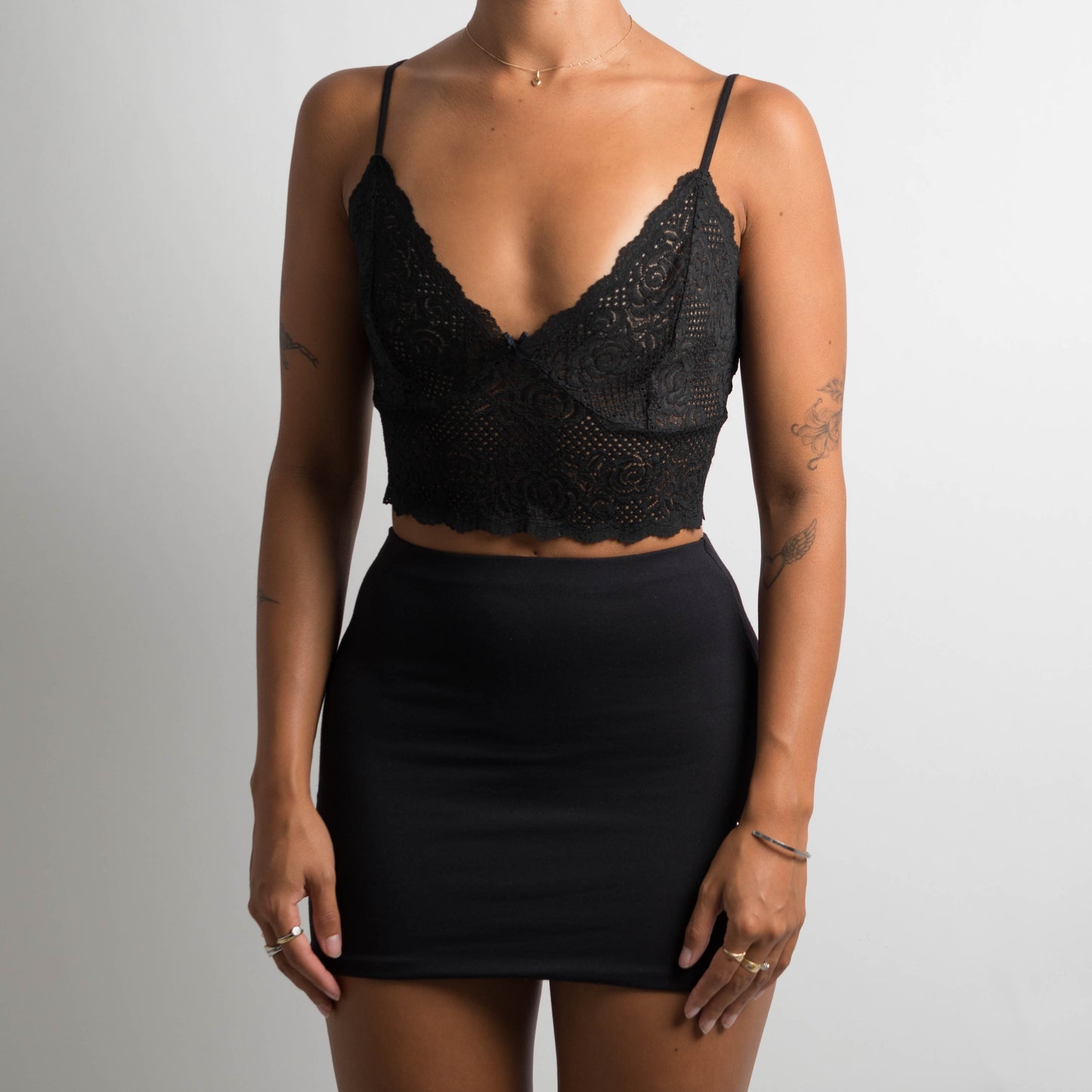 BLACK LACE CROP