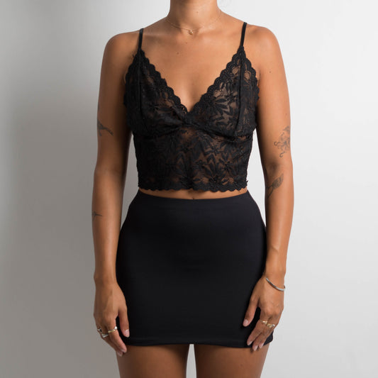 BLACK LACE CROP