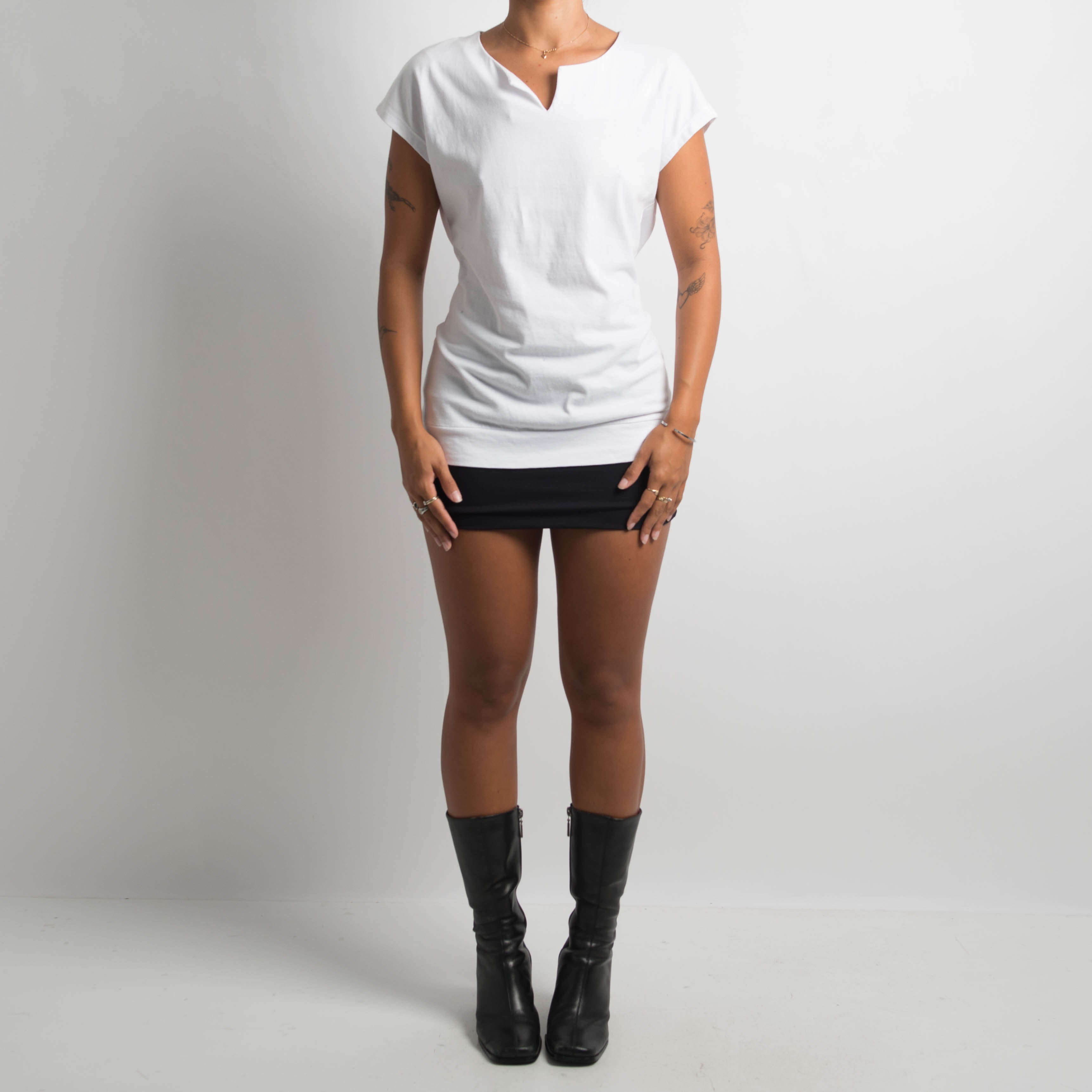 WHITE NIKE TOP