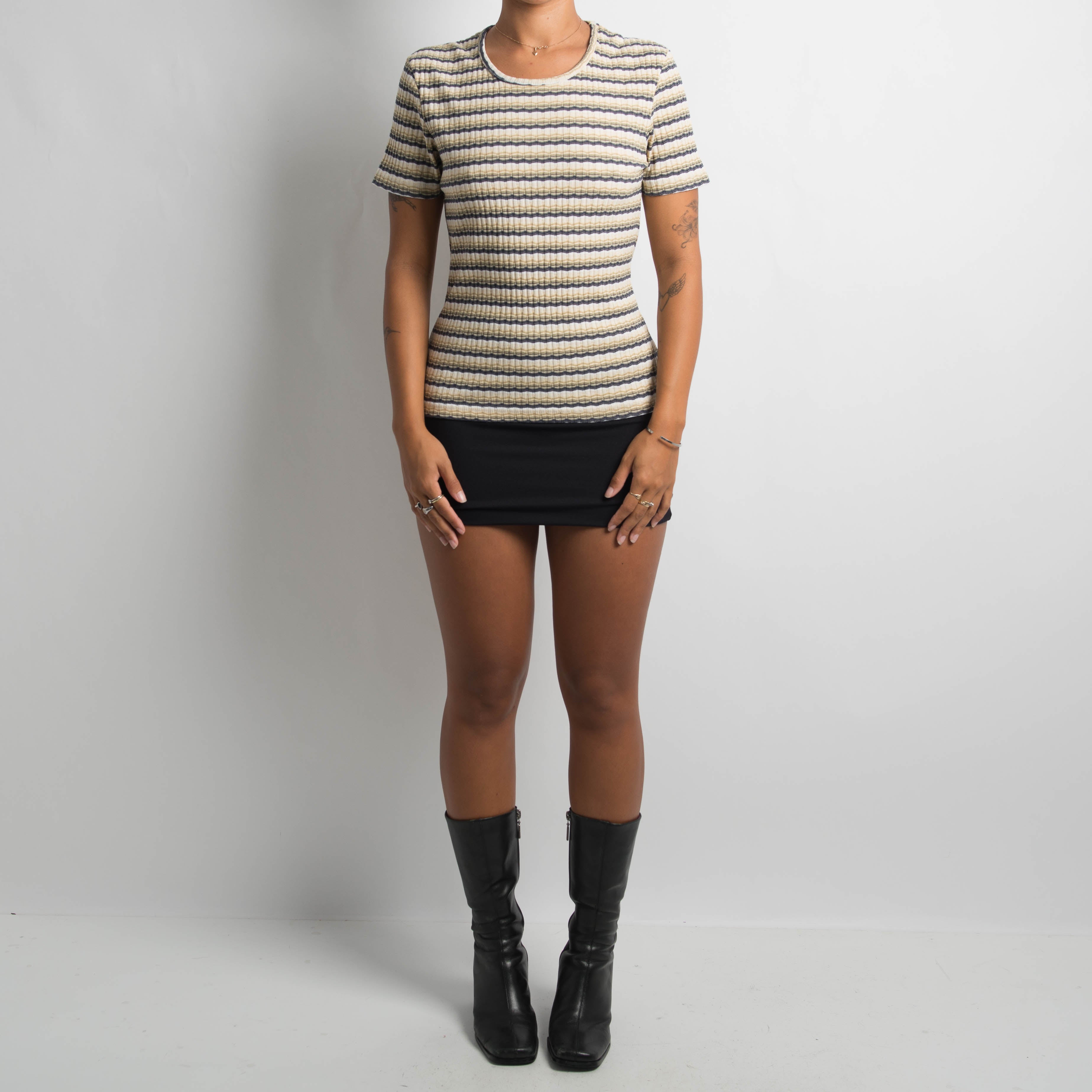 TEXTURED STRIPE TOP
