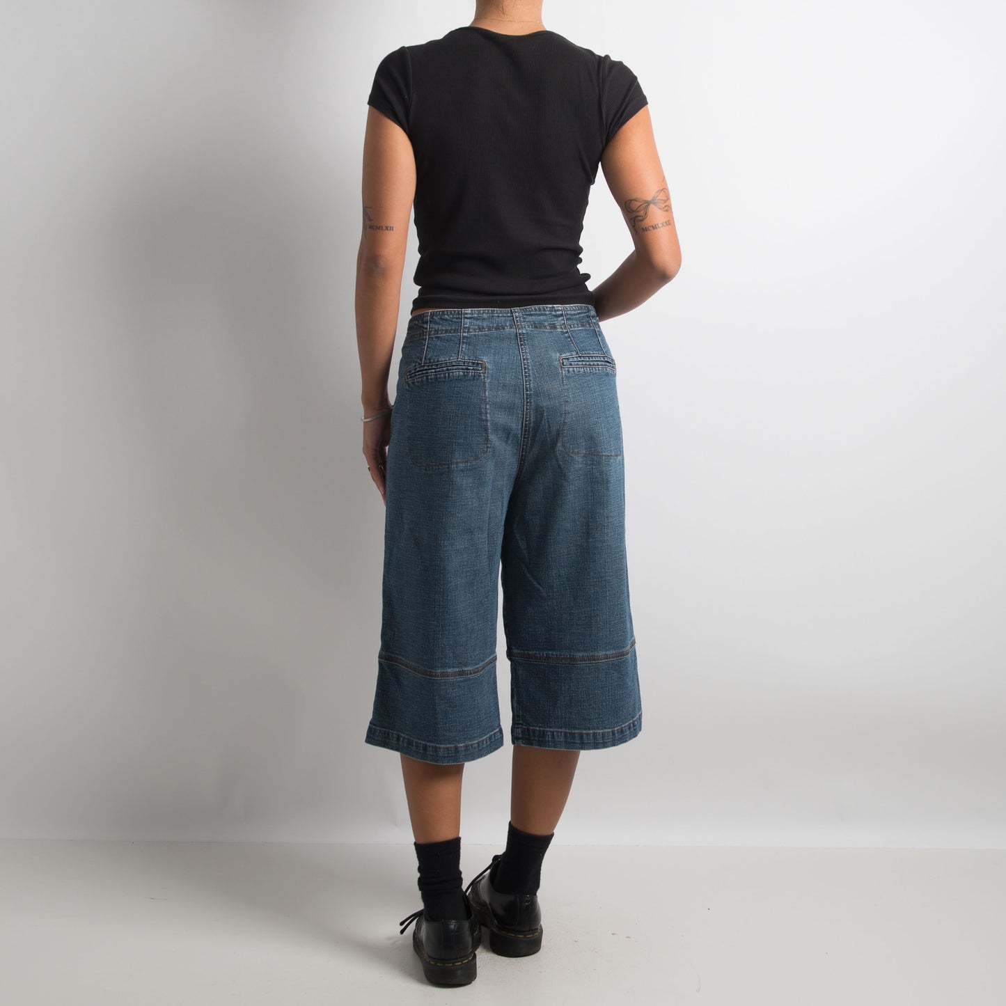 WIDE LEG CAPRI JEANS