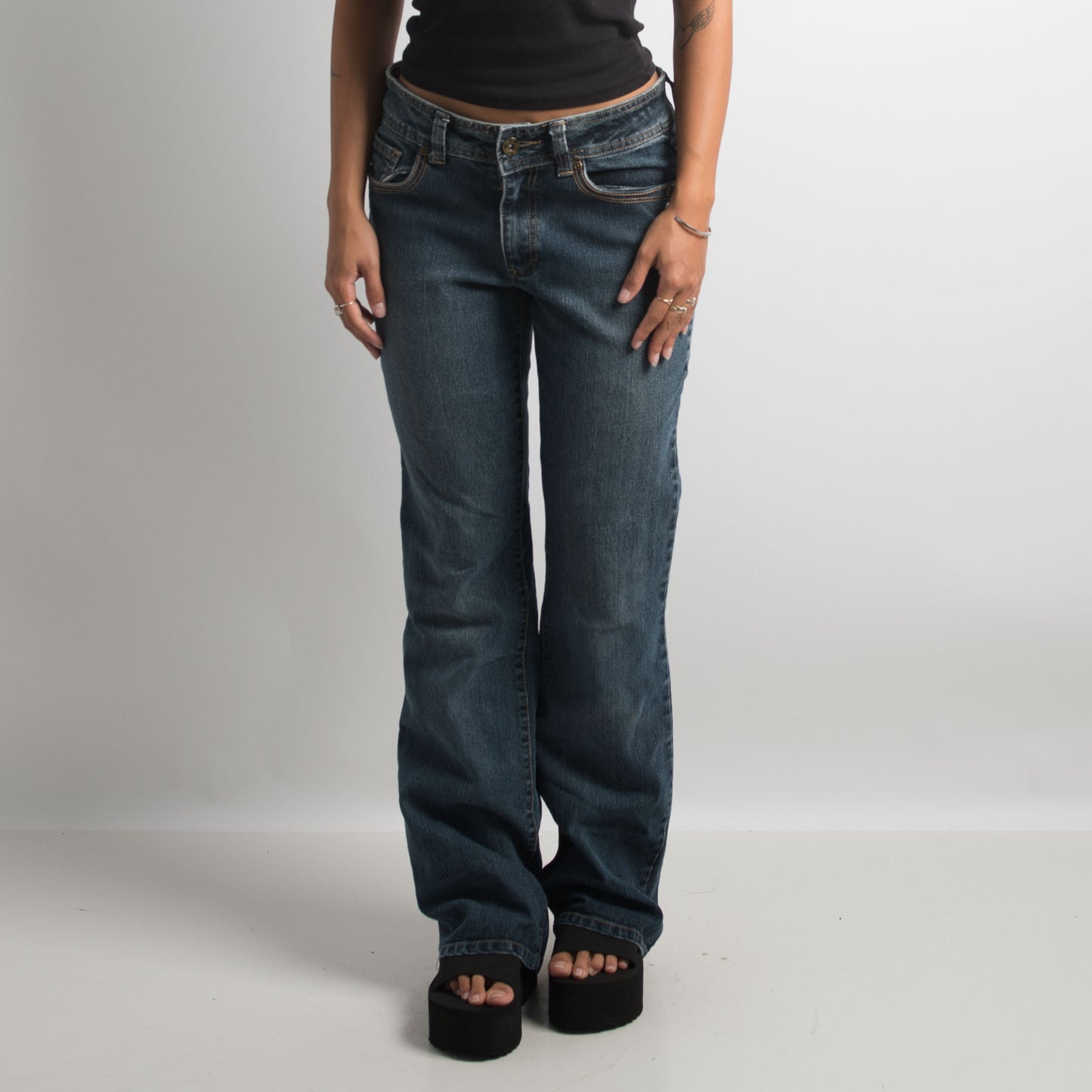 DARK WASH BOOTCUT JEANS