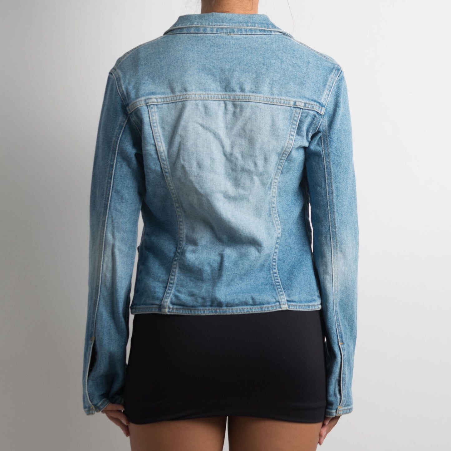 LIGHT WASH DENIM JACKET