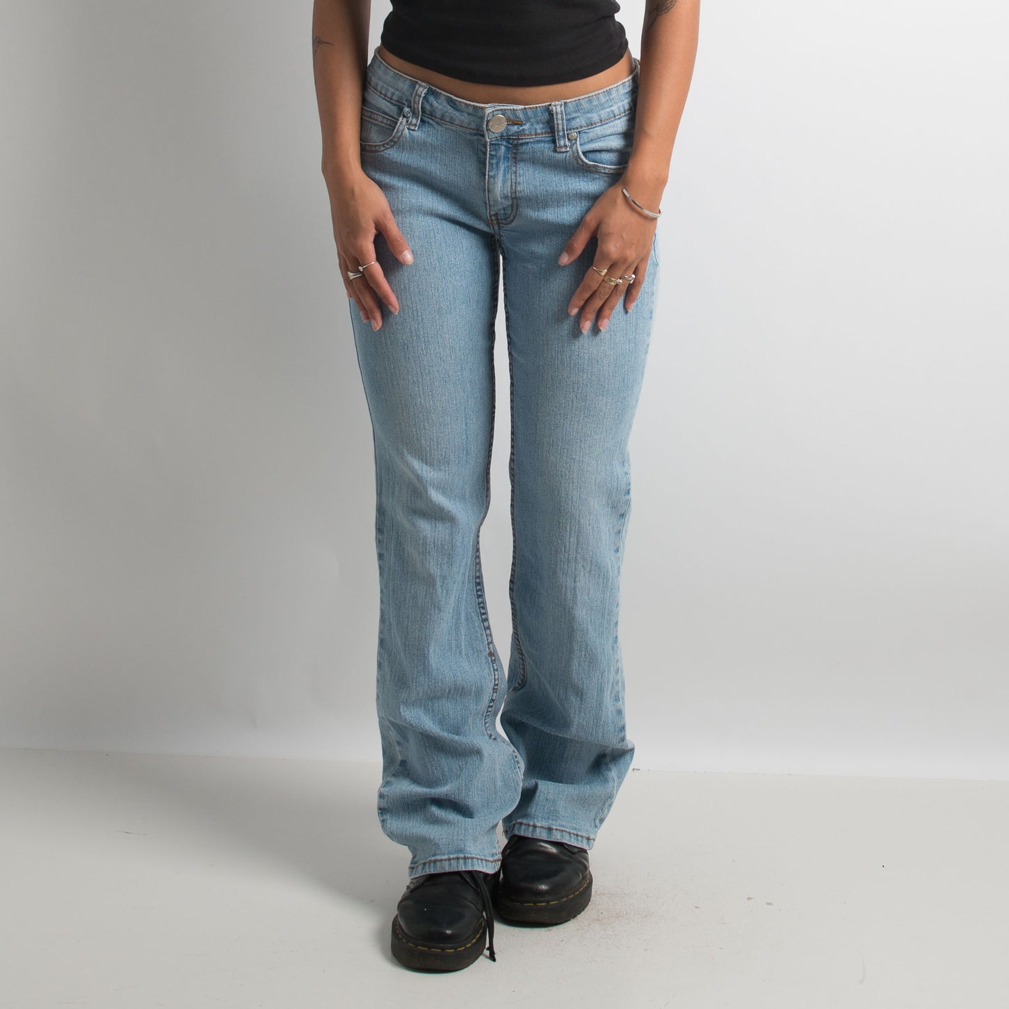 LIGHT WASH BOOTCUT JEANS