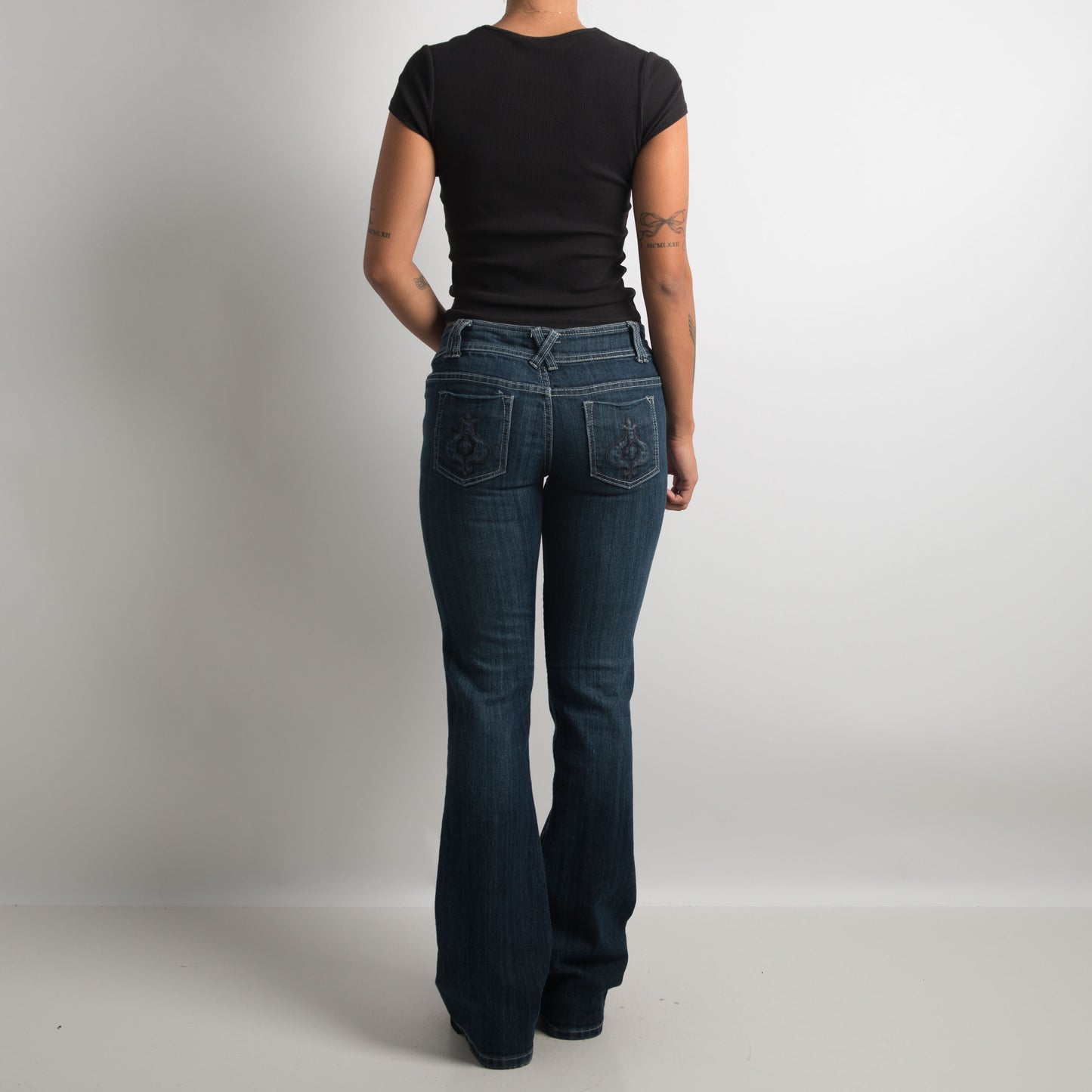 DARK WASH BOOTCUT JEANS