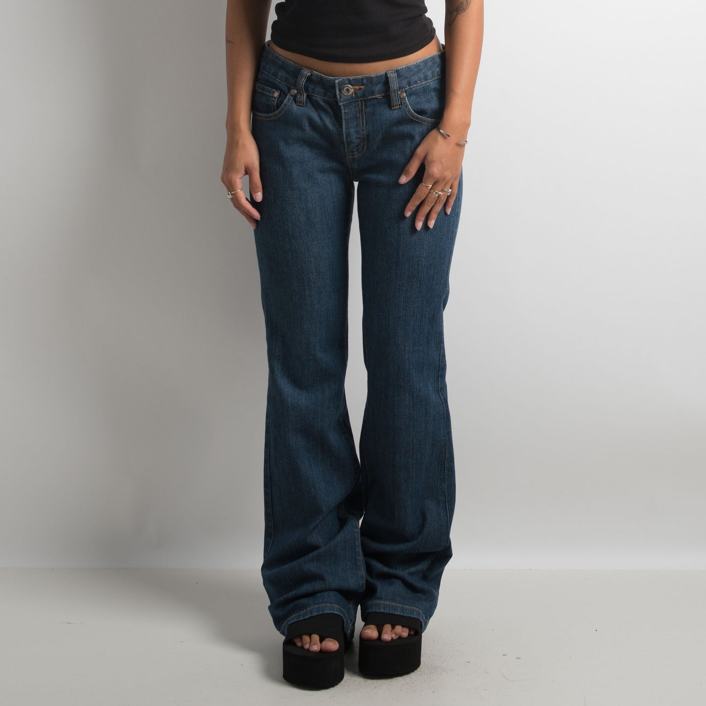 DARK WASH BOOTCUT JEANS