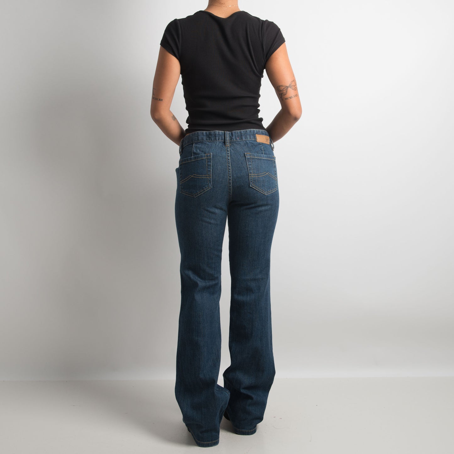 DARK WASH BOOTCUT JEANS