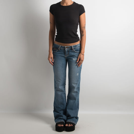 LOW RISE BOOTCUT JEANS