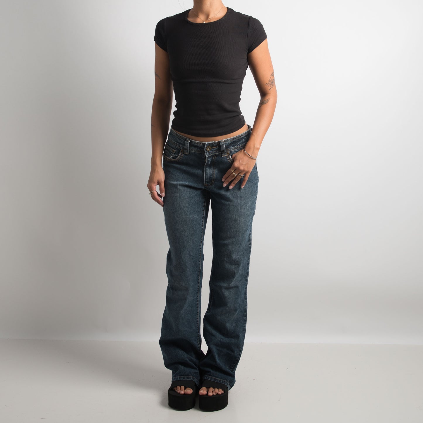 DARK WASH BOOTCUT JEANS