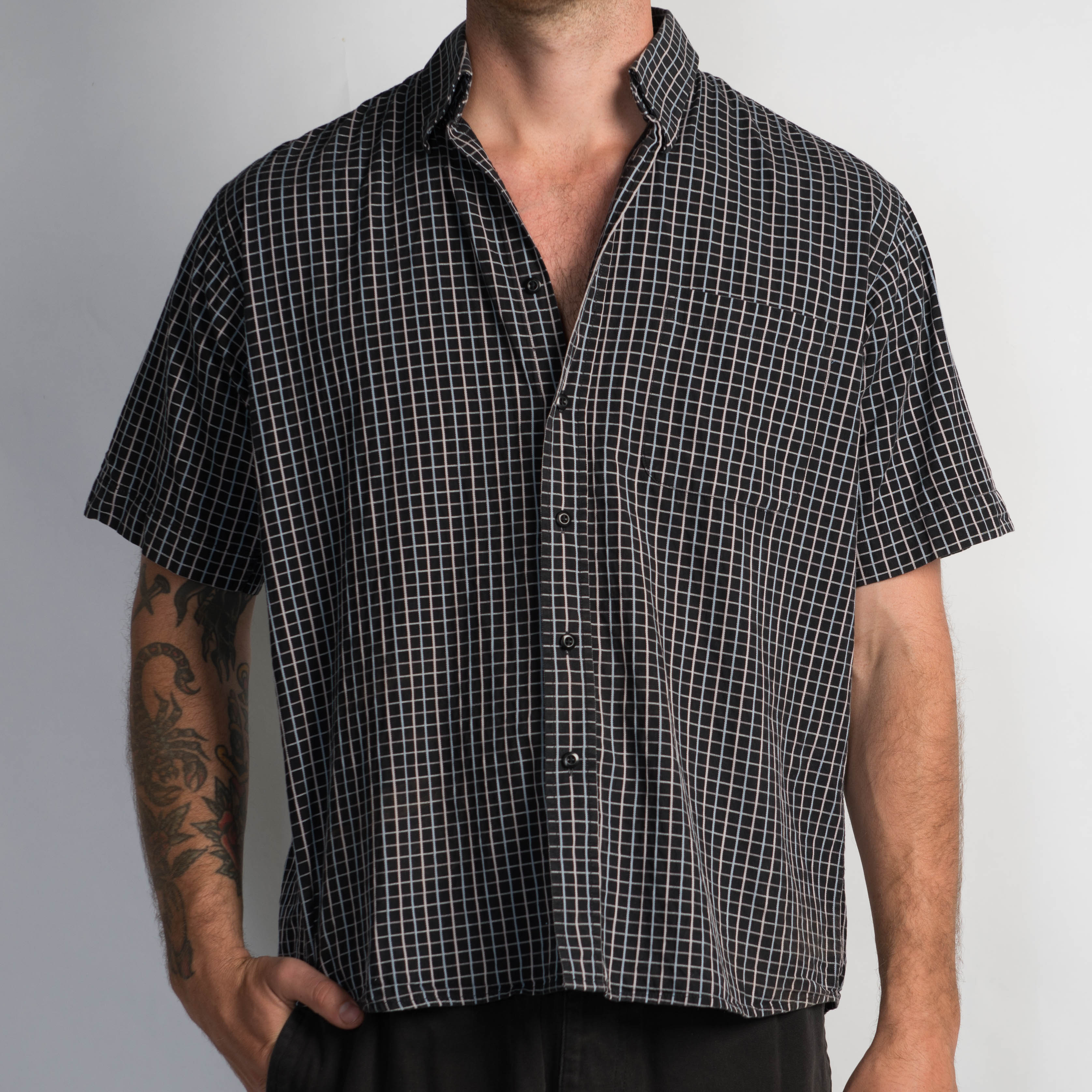 BLACK CHECK BUTTON UP