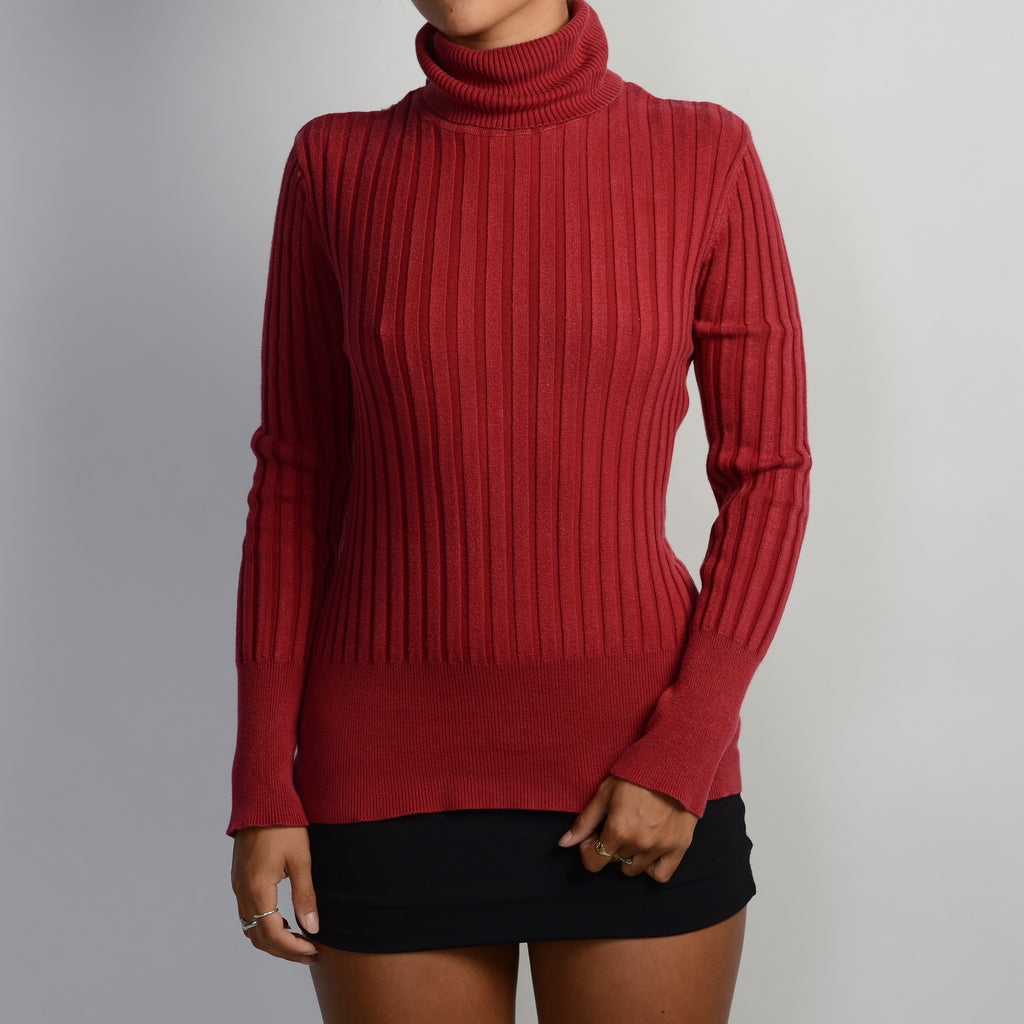 RED RIB TURTLENECK TOP