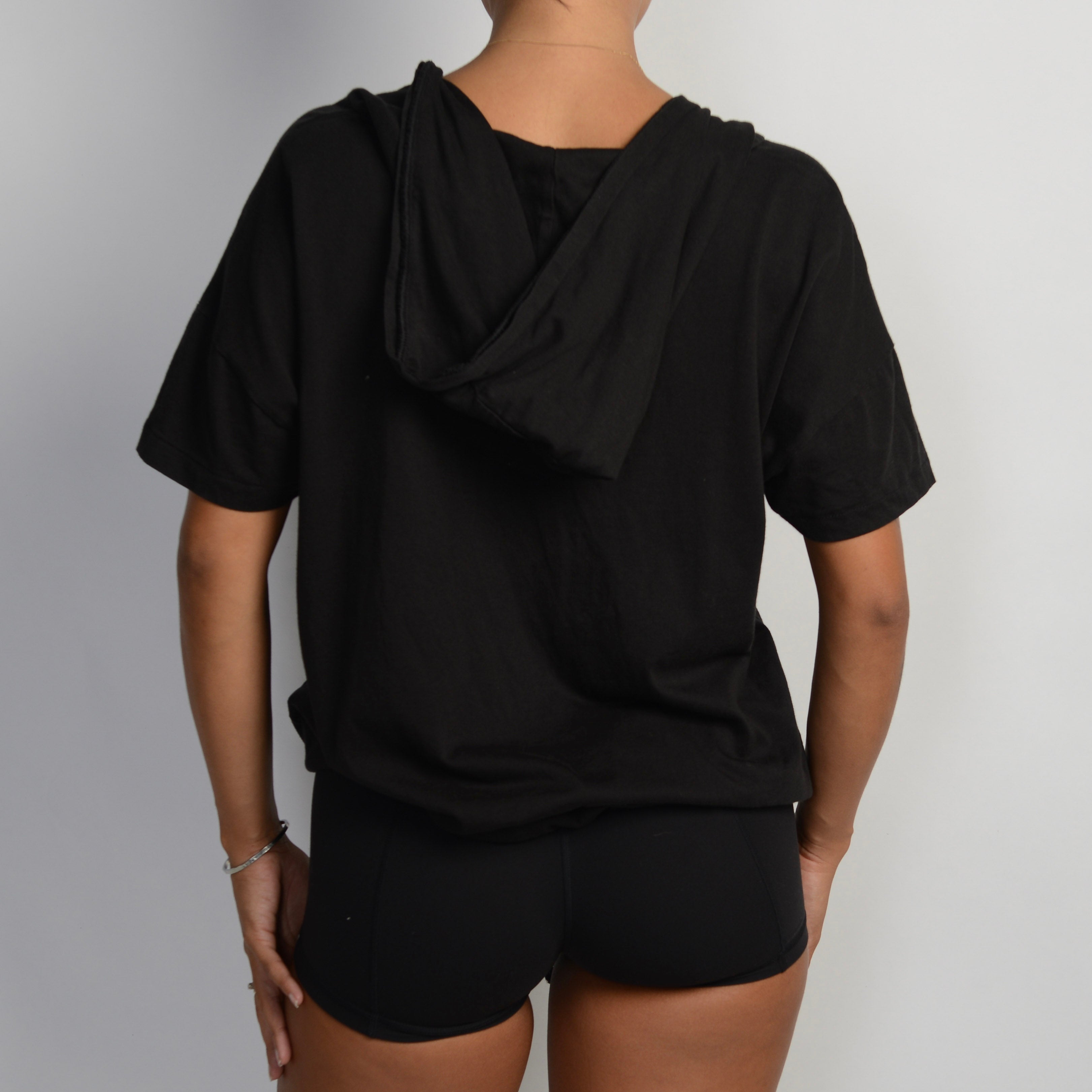 BLACK DEEP PLUNGE TOP