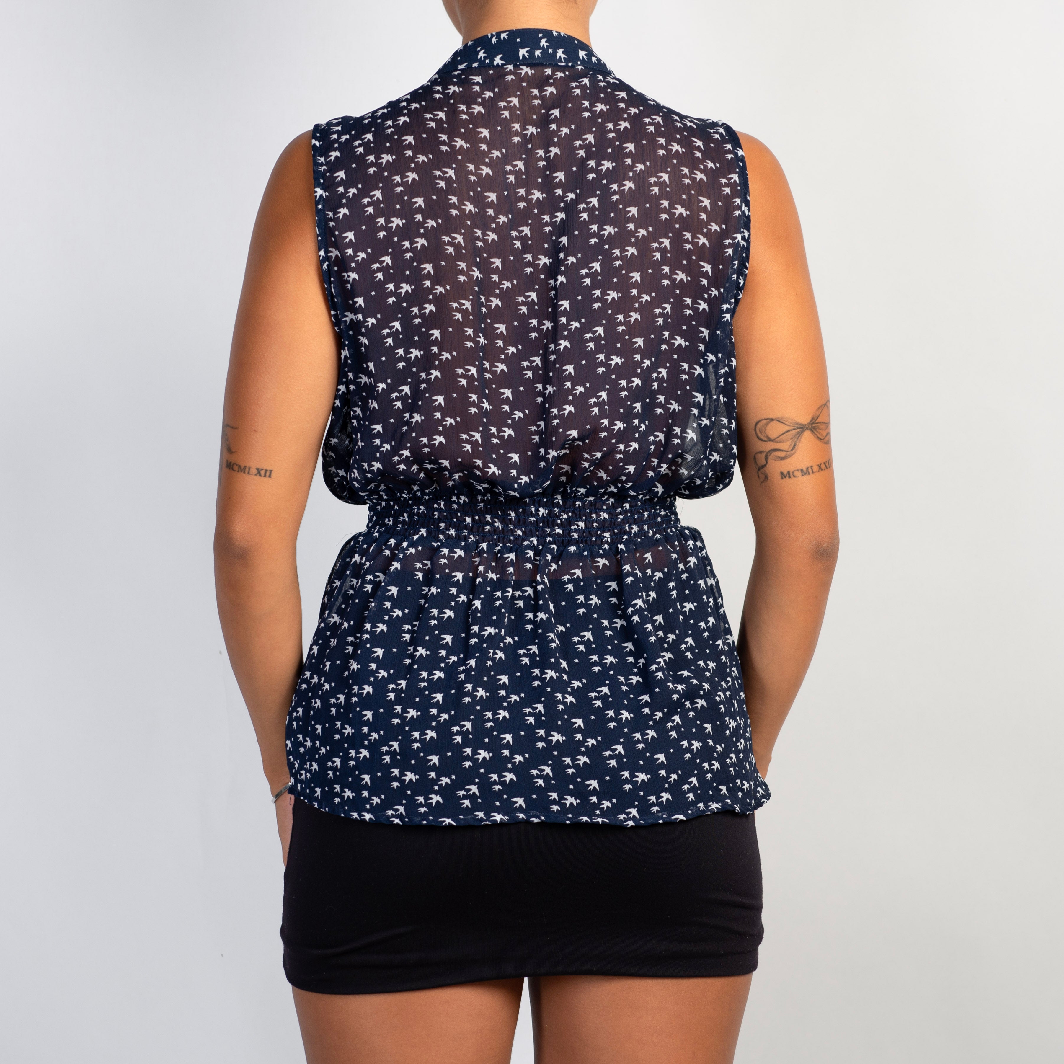 NAVY PATTERN RUFFLE BLOUSE