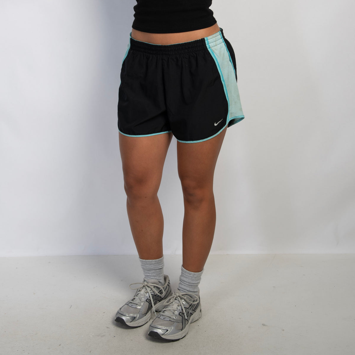 BLACK NIKE SHORTS