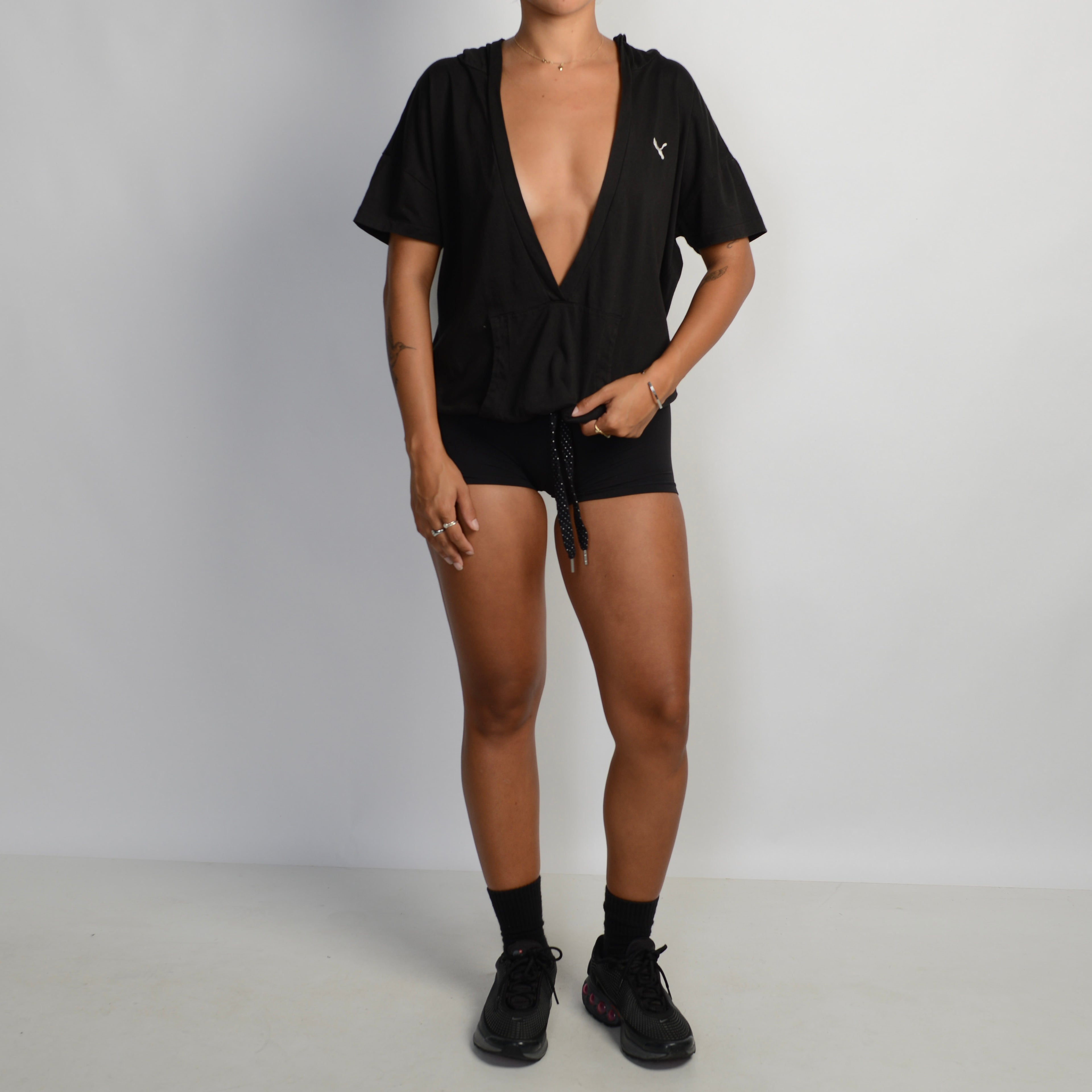 BLACK DEEP PLUNGE TOP