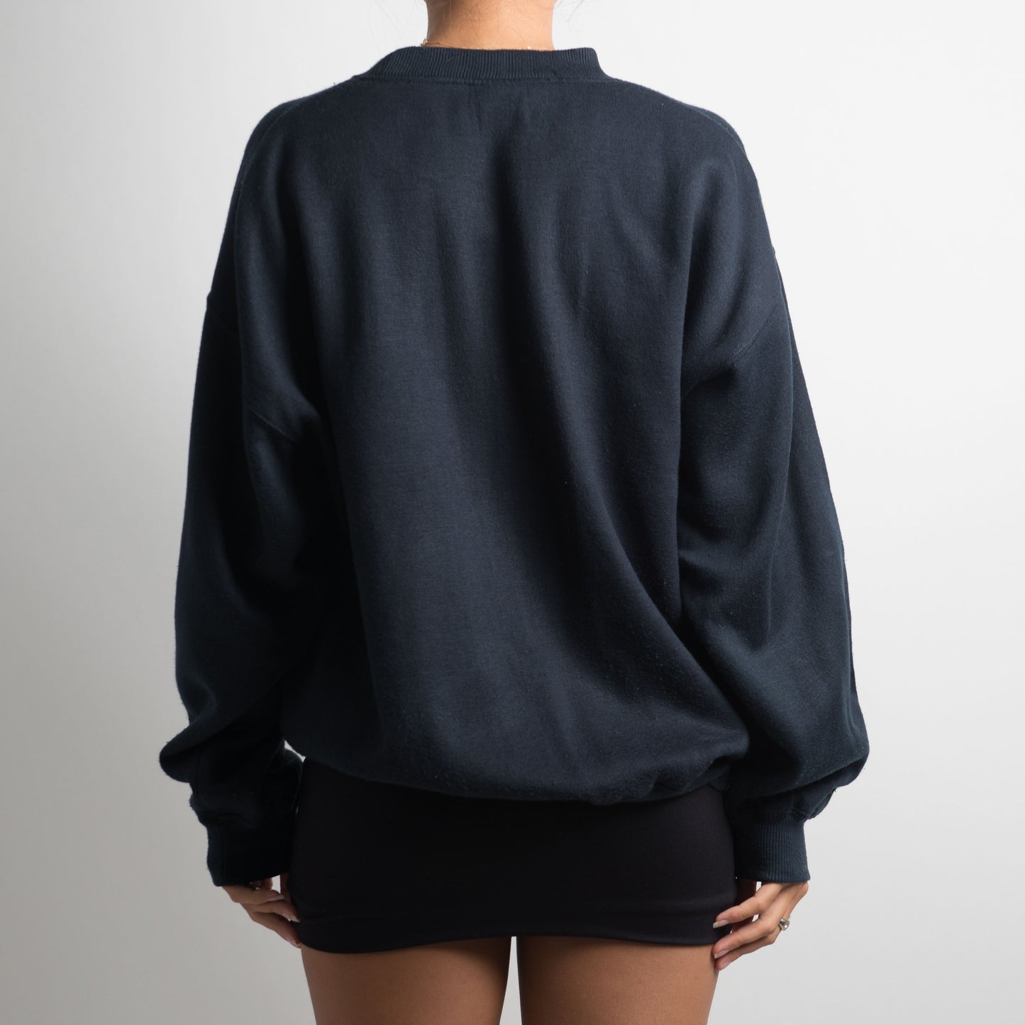 NAVY CREWNECK SWEATSHIRT