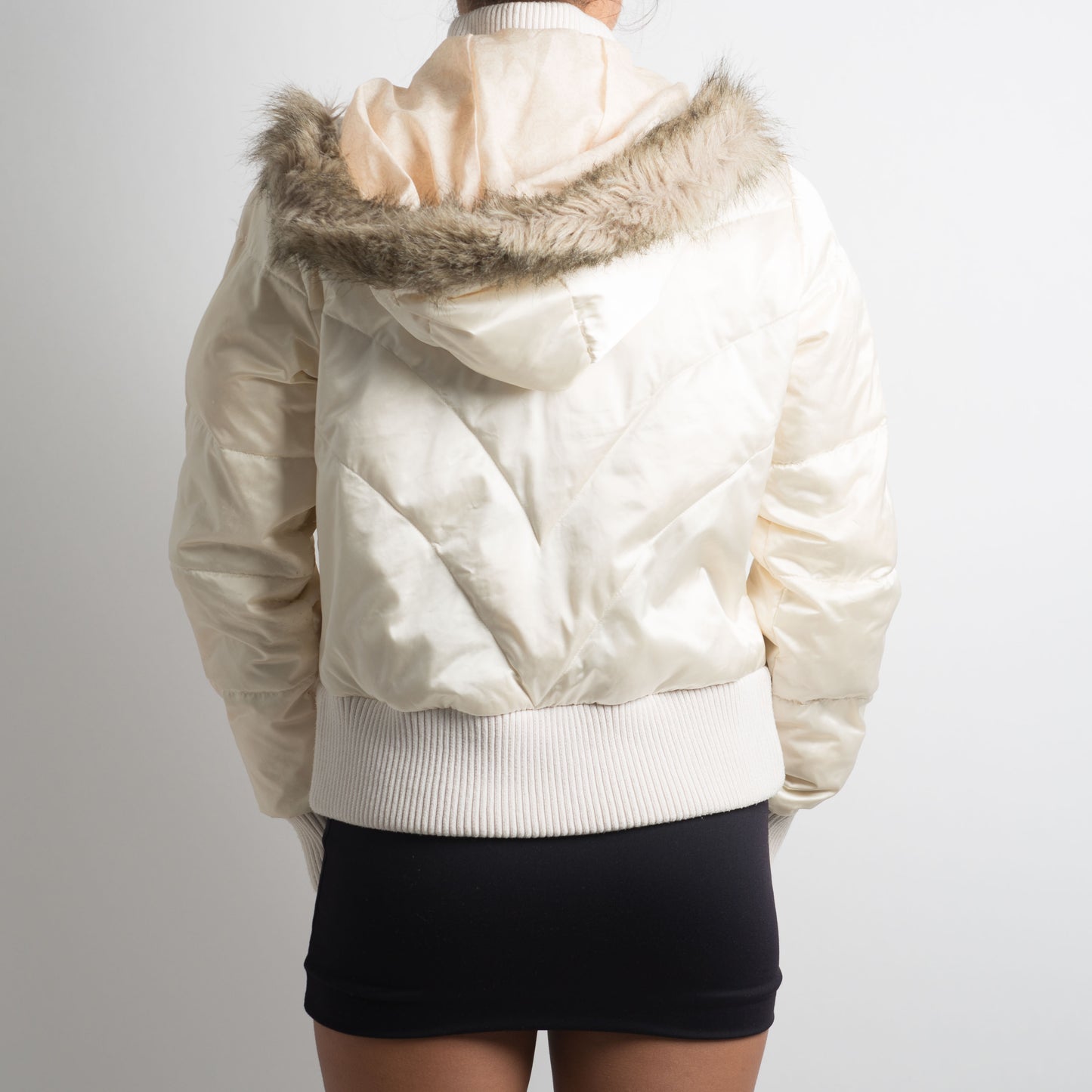 CREAM REEBOK PUFFER JACKET