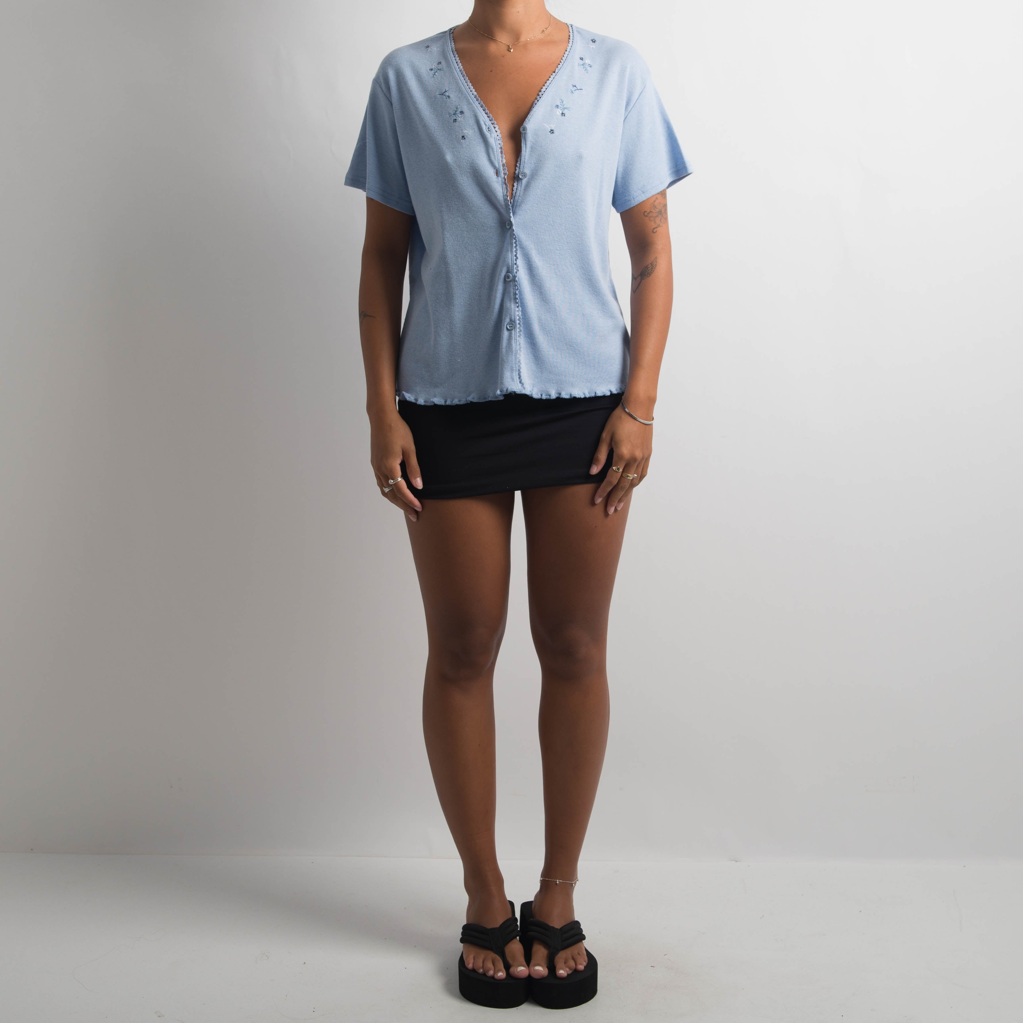 BLUE EMBROIDERED BUTTON TEE