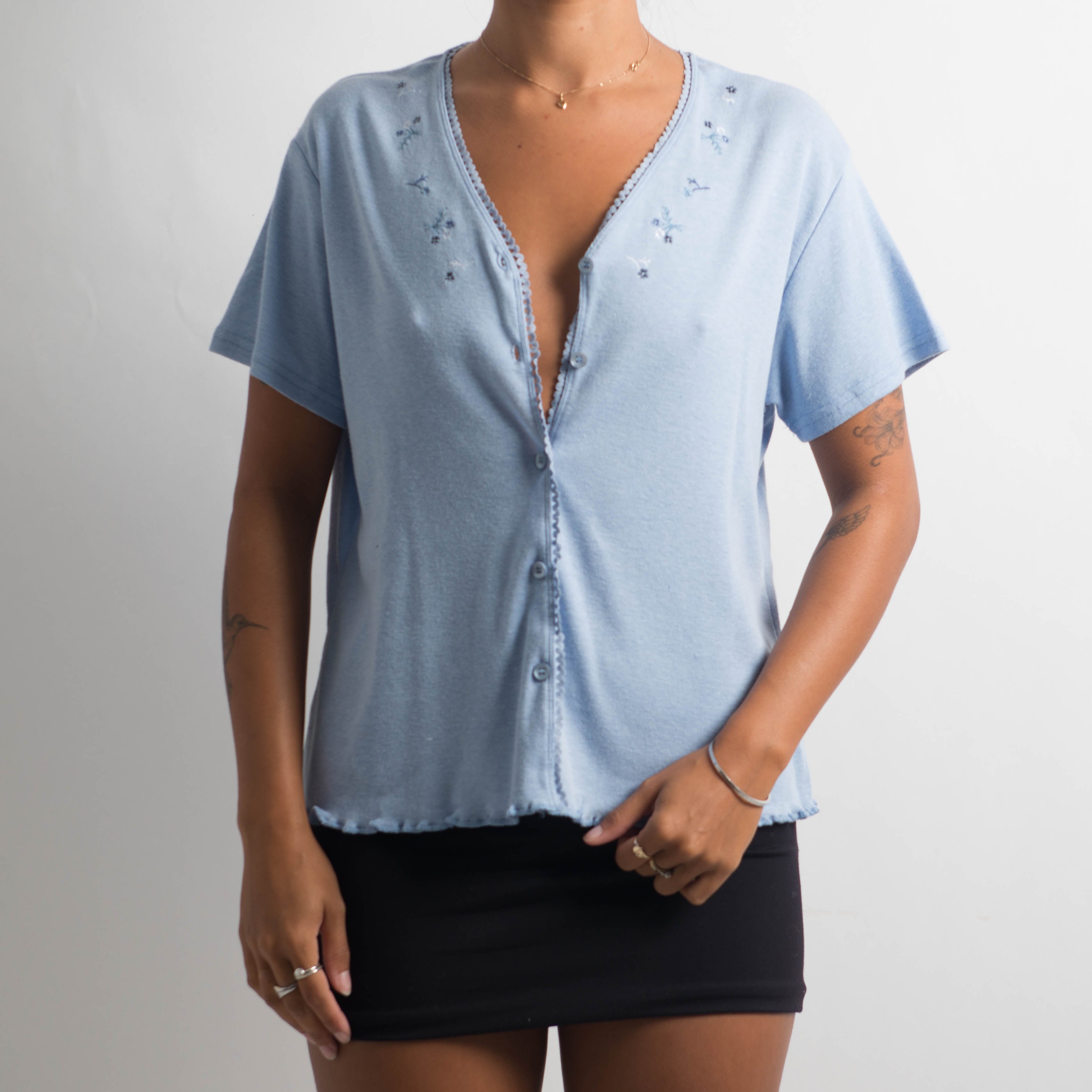 BLUE EMBROIDERED BUTTON TEE