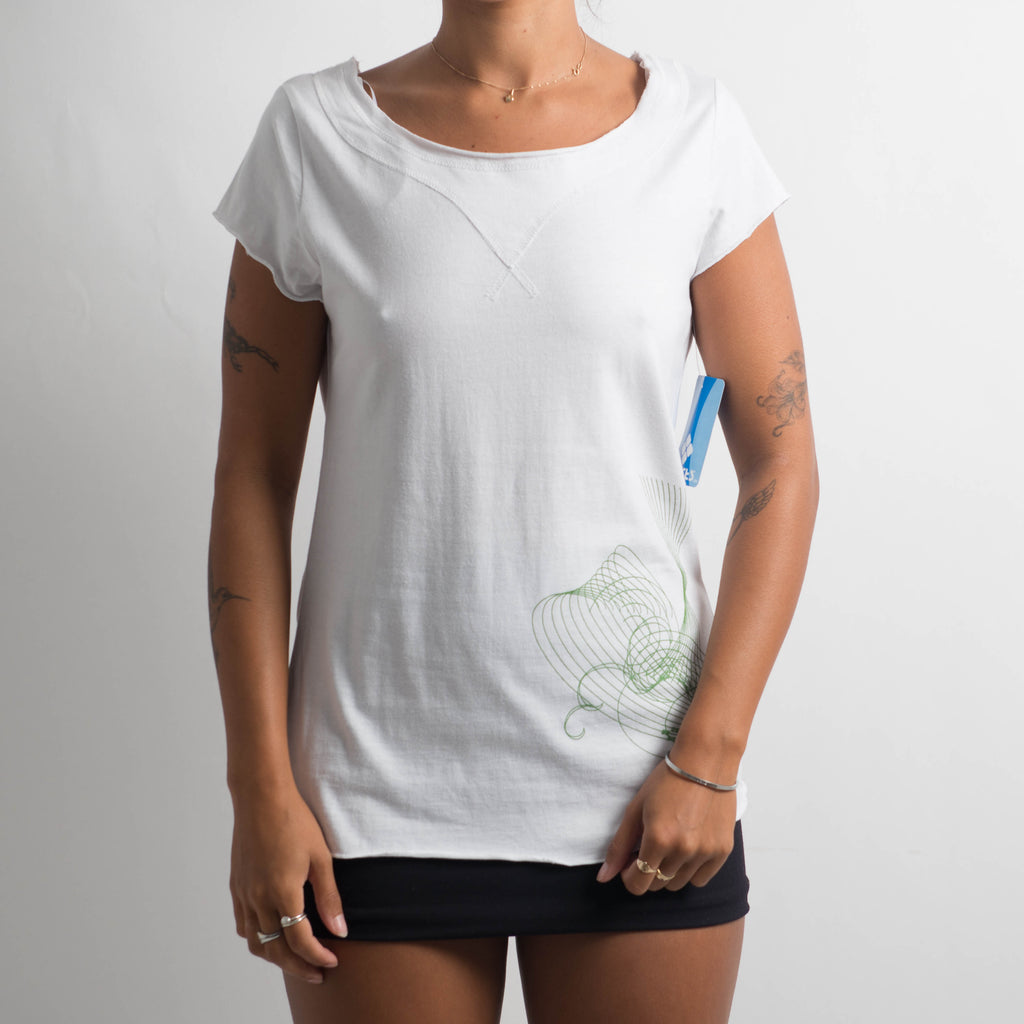 WHITE GRAPHIC TOP