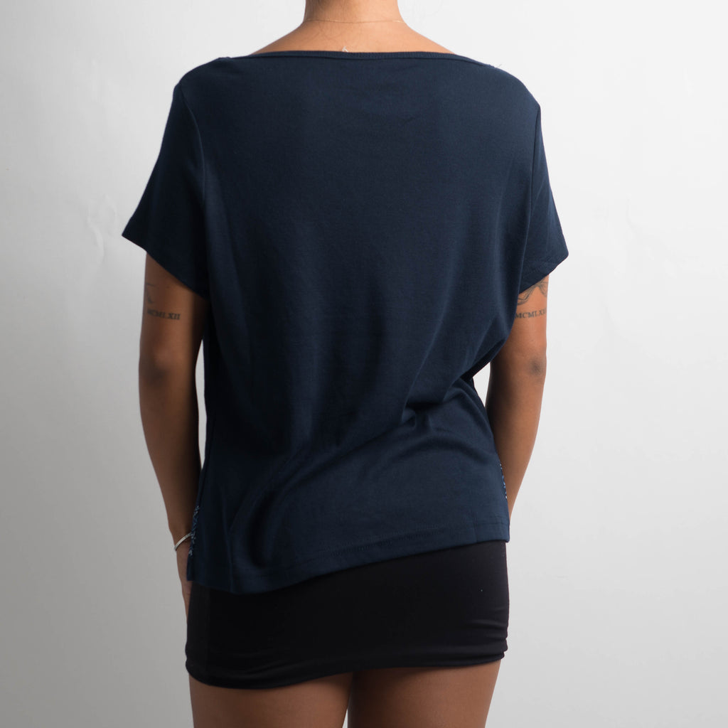 NAVY PATTERN TEE