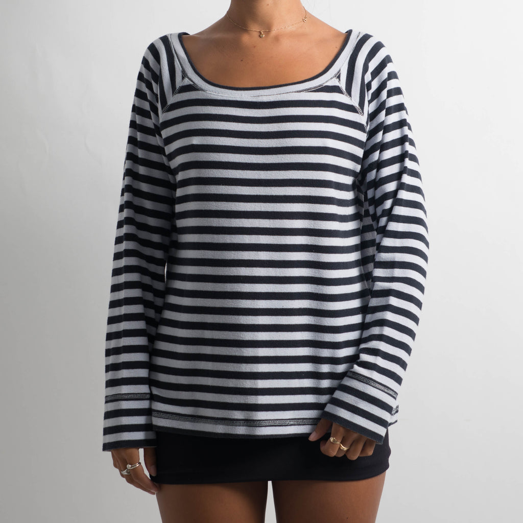 NAVY STRIPE LONG SLEEVE TOP