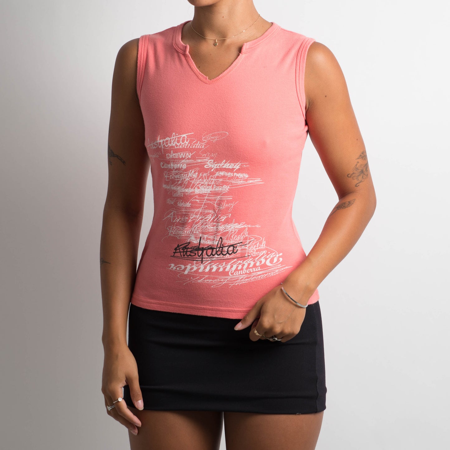 PEACH SLEEVELESS GRAPHIC TOP