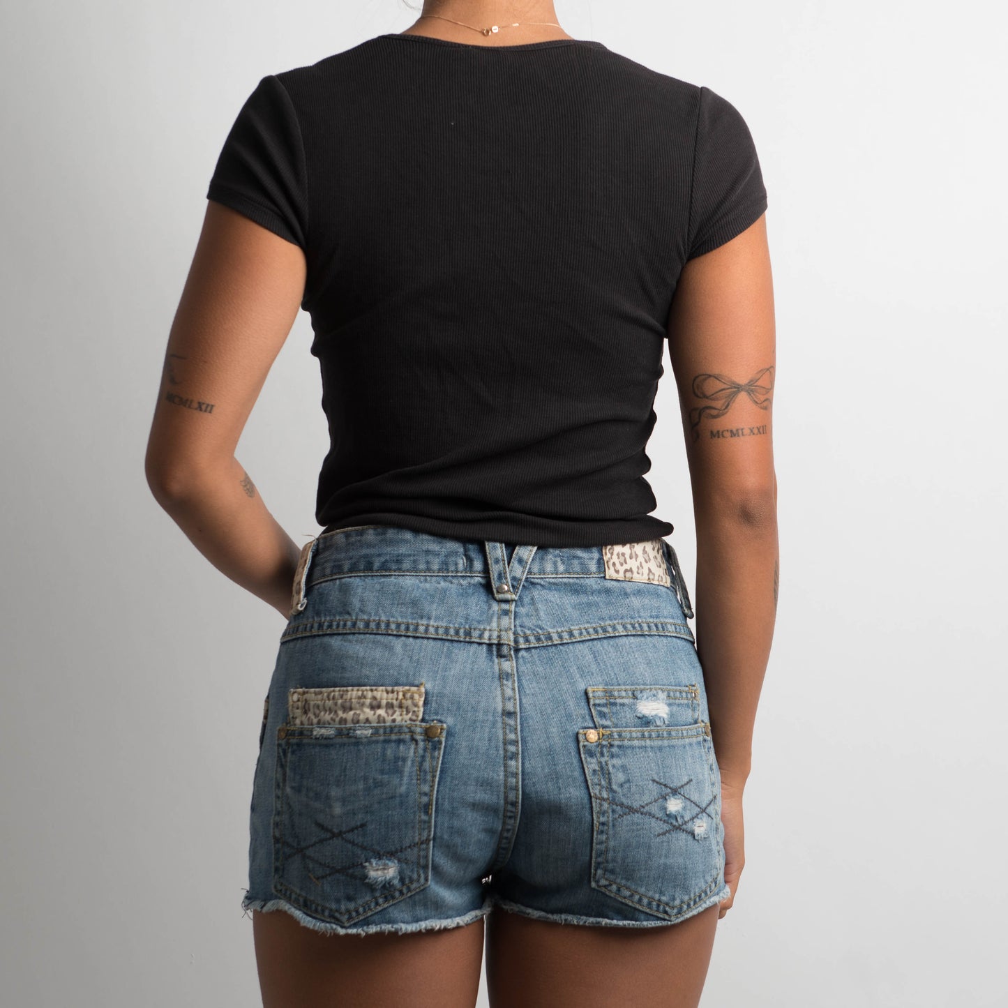 DENIM DISTRESSED CUT OFF SHORTS