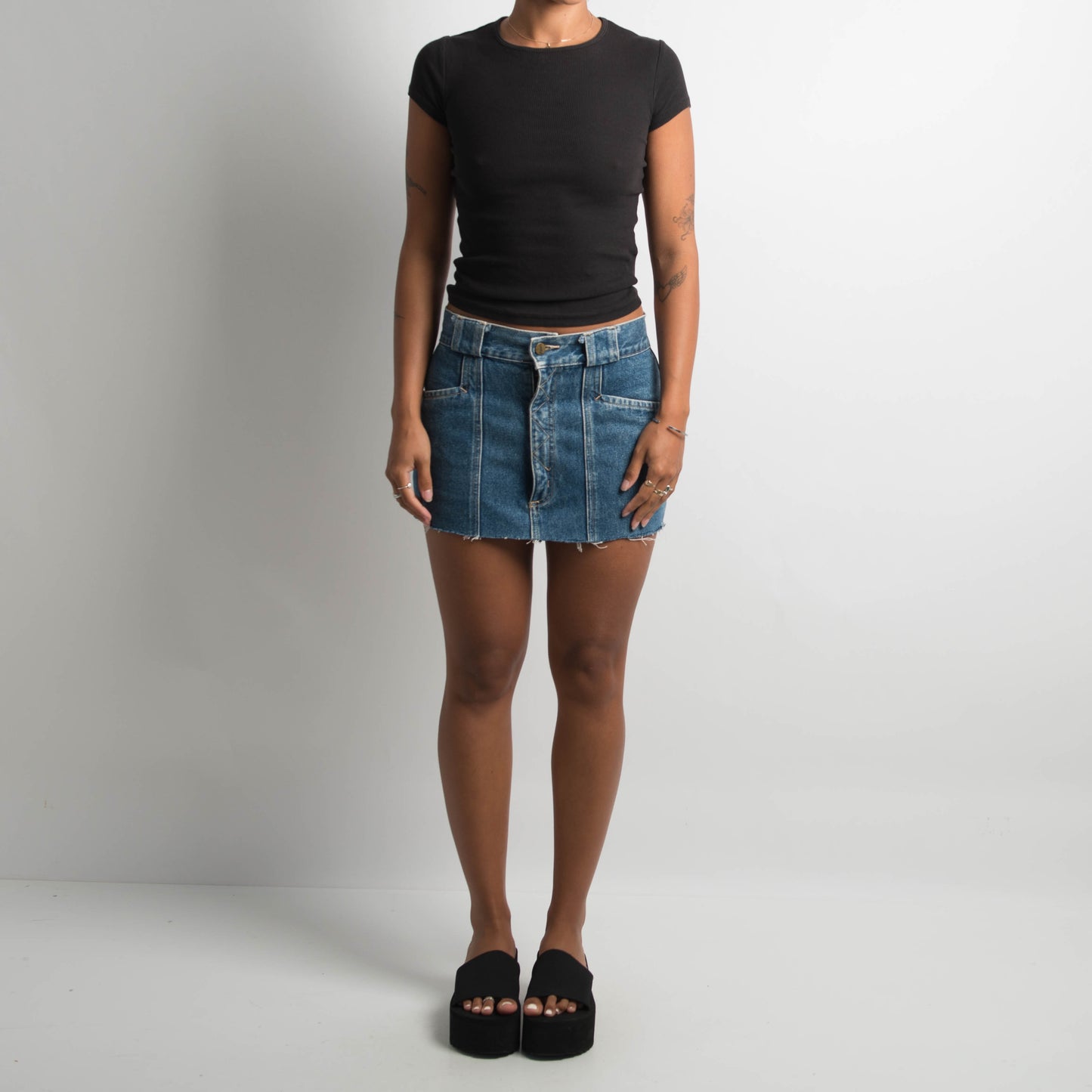 MID WASH DENIM MINI SKIRT