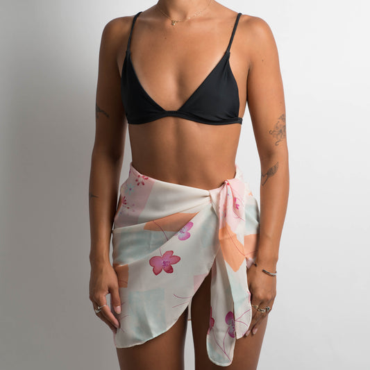 WHITE FLORAL SARONG