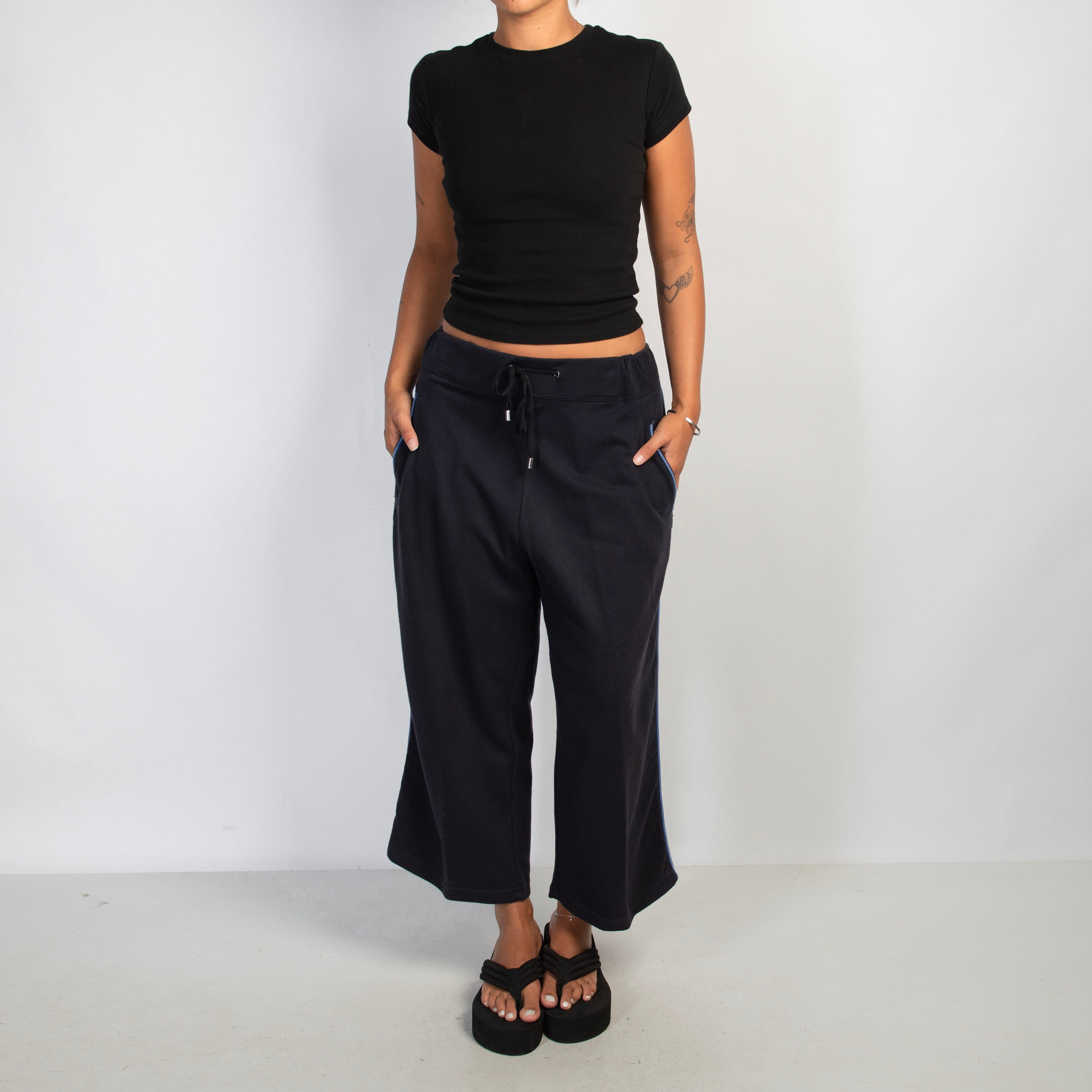 BLACK CROP LOUNGE PANTS