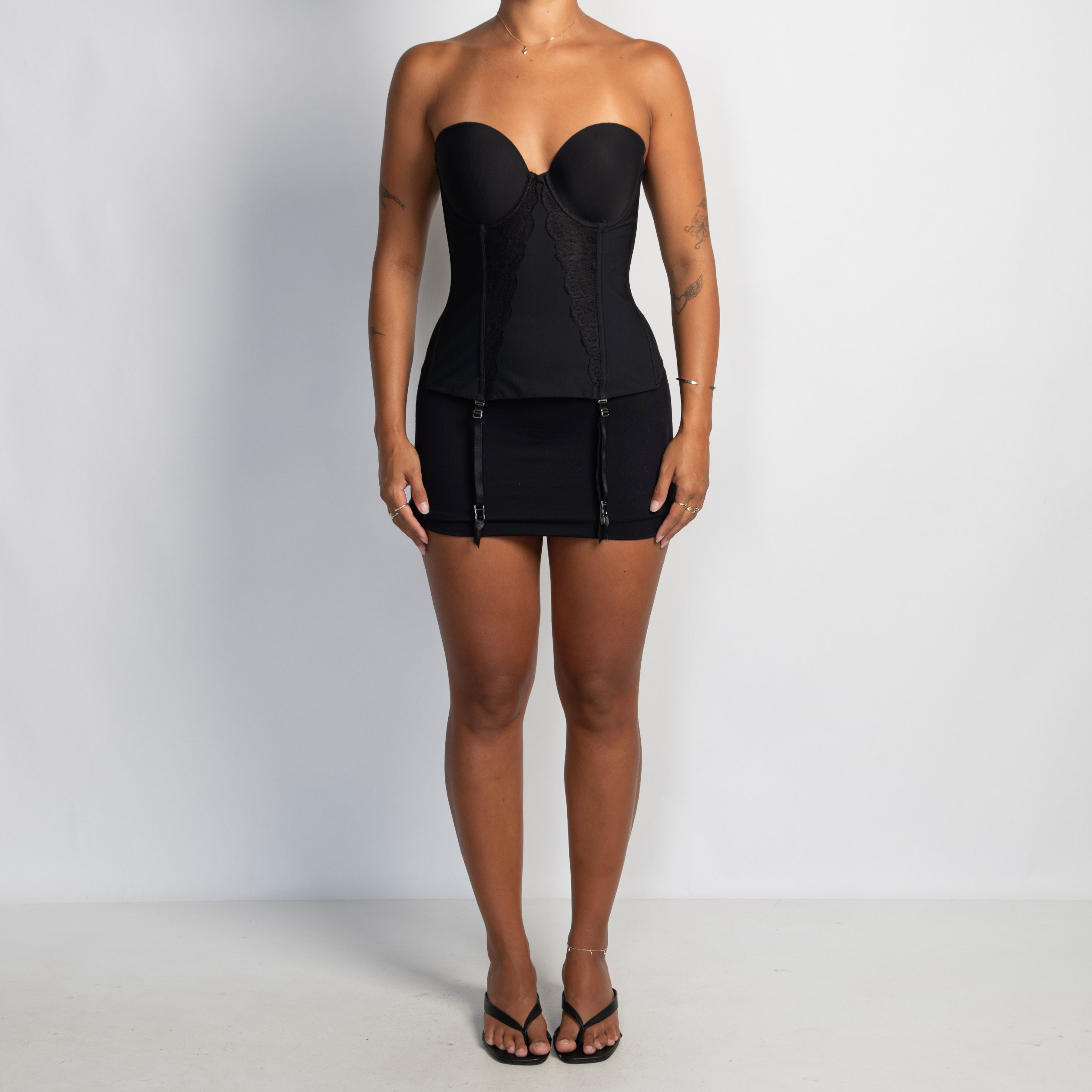 BLACK STRAPLESS BUSTIER
